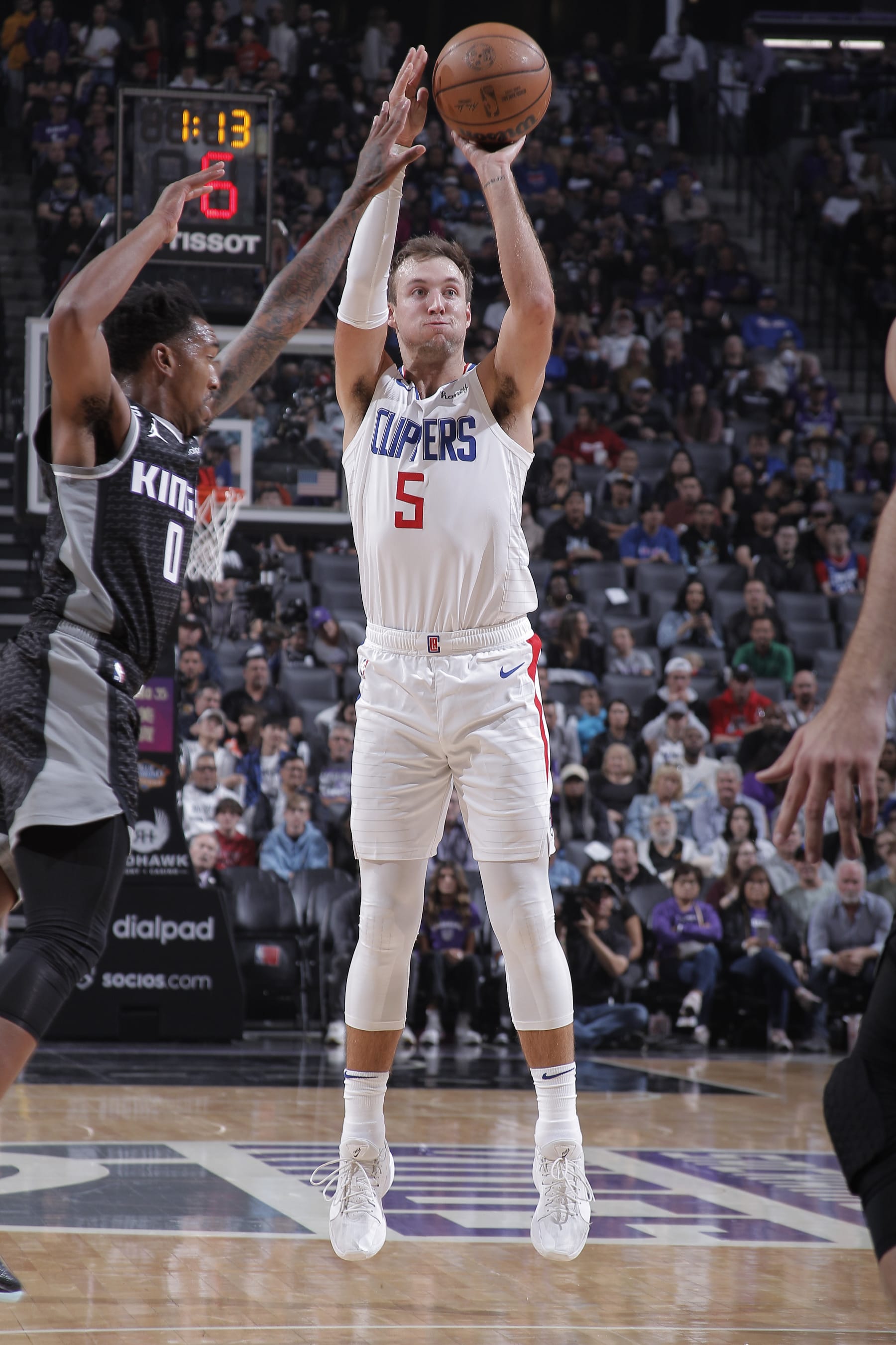 SACRAMENTO, CA - OCTOBER 22: Luke Kennard #5 of the Los Angeles Clippers shoots the ball during the game against the Sacramento Kings on October 22, 2022 at Golden 1 Center in Sacramento, California. NOTE TO USER: User expressly acknowledges and agrees that, by downloading and or using this photograph, User is consenting to the terms and conditions of the Getty Images Agreement. Mandatory Copyright Notice: Copyright 2022 NBAE (Photo by Rocky Widner/NBAE via Getty Images)
