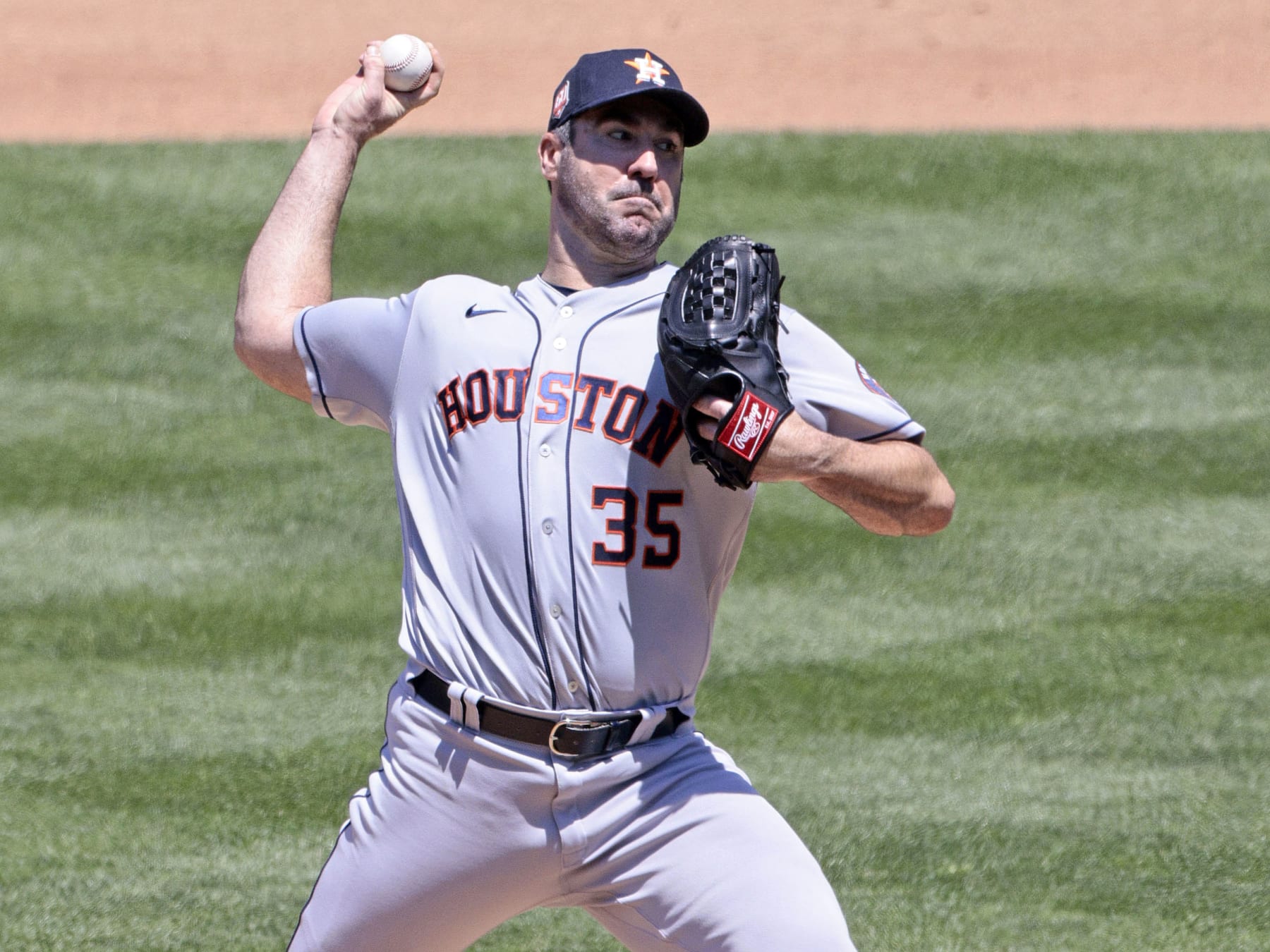 NEW YORK, NY - JUNE 29: Justin Verlander #35 of the Houston Astros in action against the New York Mets at Citi Field on June 29, 2022 in the Queens Borough of New York City. The Astros defeated the Mets 2-0. (Photo by Christopher Pasatieri/Getty Images)