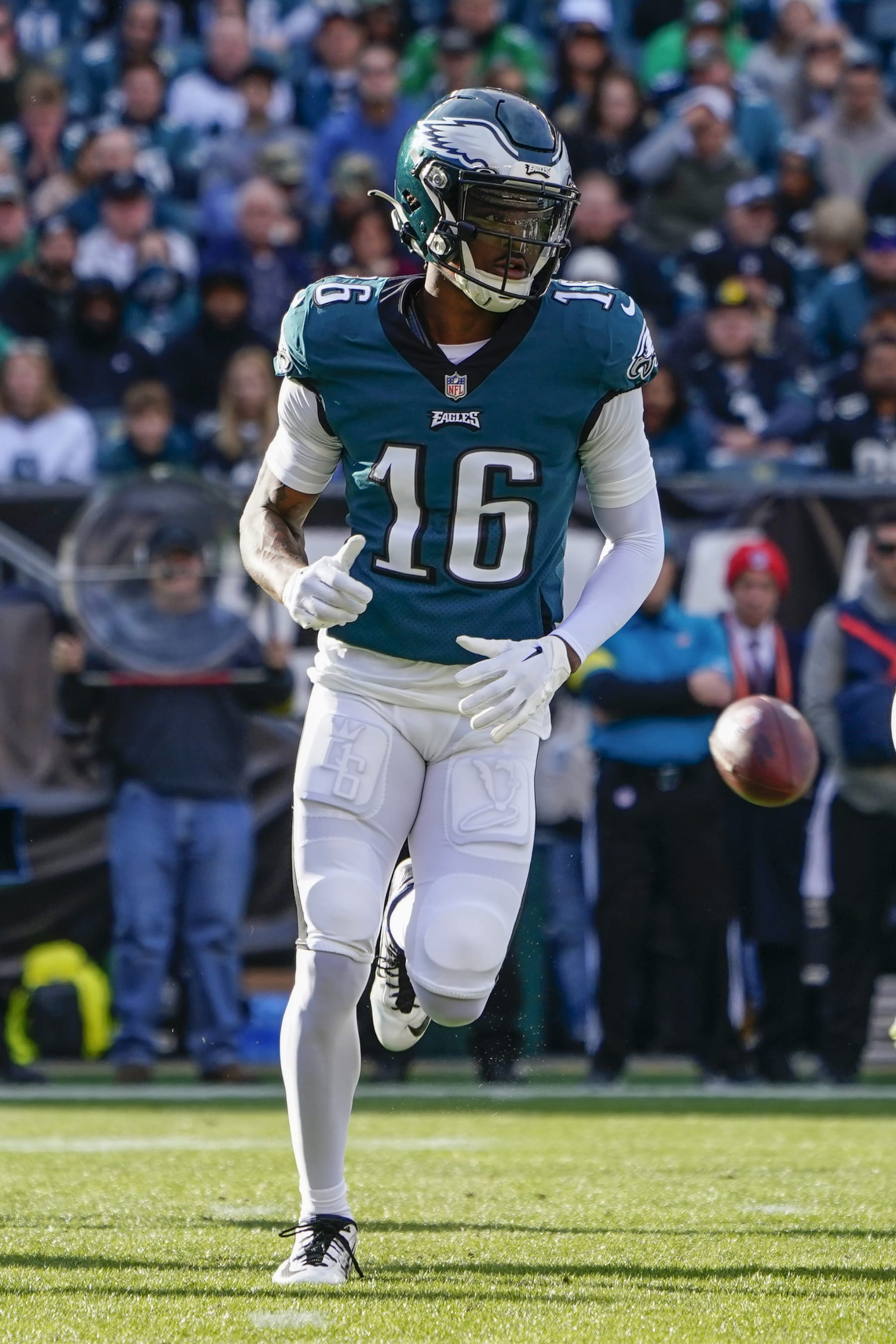 PHILADELPHIA, PA - JANUARY 01: Philadelphia Eagles Wide Receiver Quez Watkins (16) goes in motion prior to the snap during the first half of the National Football League game between the New Orleans Saints and the Philadelphia Eagles on January 1, 2023, at Lincoln Financial Field in Philadelphia, PA. (Photo by Gregory Fisher/Icon Sportswire via Getty Images)