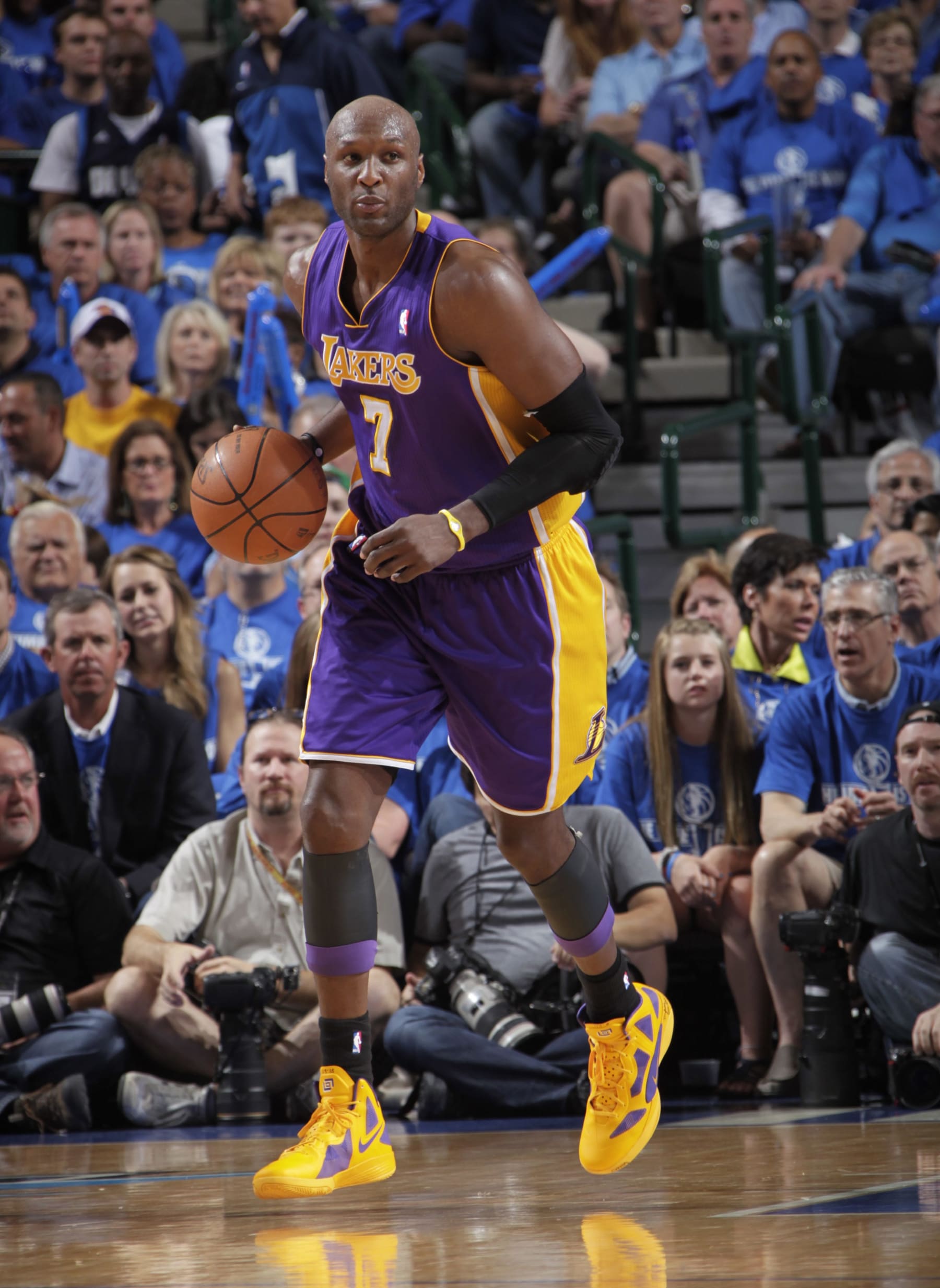 DALLAS, TX - MAY 6: Lamar Odom #7 of the Los Angeles Lakers handles the ball in Game Three of the Western Conference Semifinals against the Dallas Mavericks during the 2011 NBA Playoffs on May 6, 2011 at the American Airlines Center in Dallas, Texas. NOTE TO USER: User expressly acknowledges and agrees that, by downloading and or using this photograph, User is consenting to the terms and conditions of the Getty Images License Agreement. Mandatory Copyright Notice: Copyright 2011 NBAE (Photo by Glenn James/NBAE via Getty Images) 