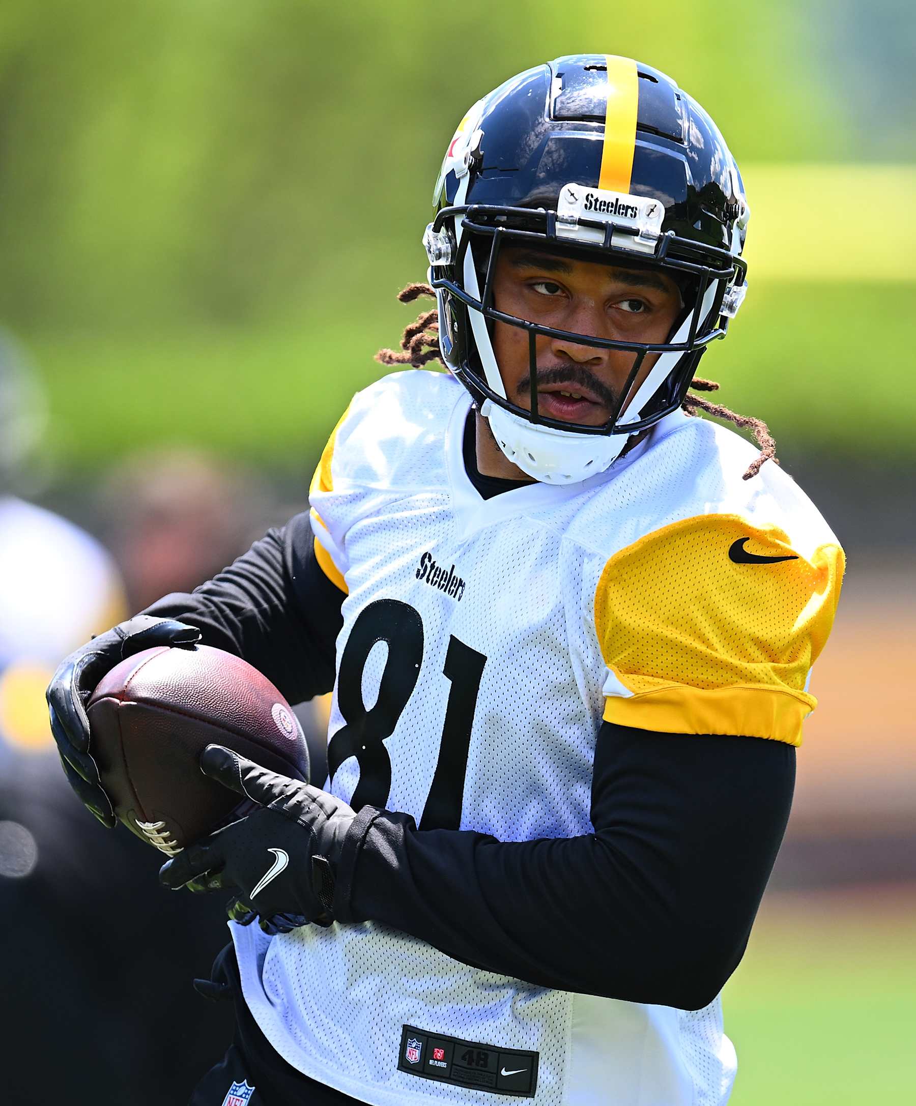 PITTSBURGH, PENNSYLVANIA - JUNE 6:  MyCole Pruitt #81 of the Pittsburgh Steelers works out during the Pittsburgh Steelers OTA offseason workout at UPMC Rooney Sports Complex on June 6 2024 in Pittsburgh, Pennsylvania. (Photo by Joe Sargent/Getty Images)