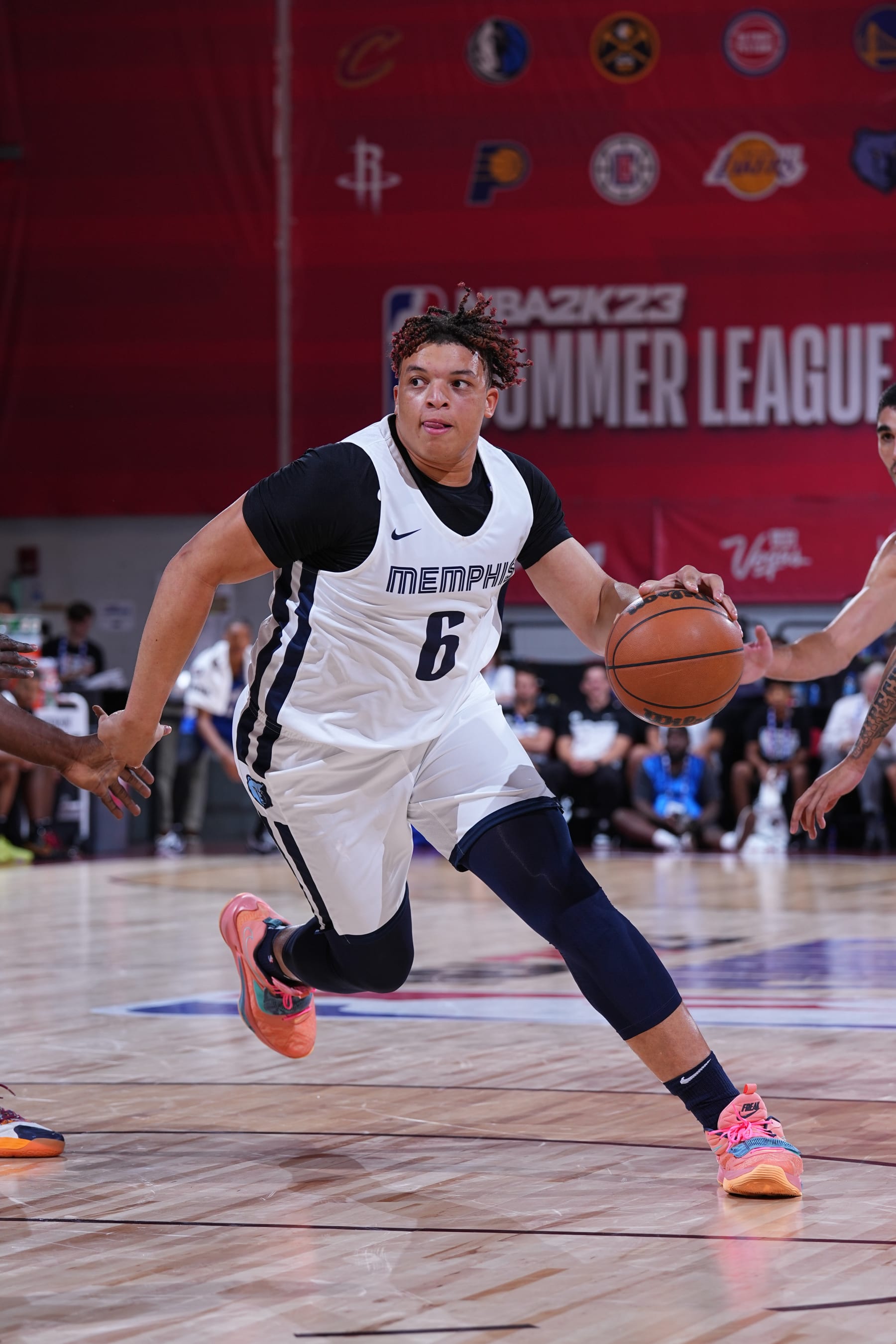 Las Vegas, NV - JULY 9: Kenneth Lofton Jr. #6 of the Memphis Grizzlies drives to the basket during the game against the LA Clippers during the 2022 Las Vegas Summer League on July 9, 2022 at the Cox Pavilion in Las Vegas, Nevada. NOTE TO USER: User expressly acknowledges and agrees that, by downloading and/or using this Photograph, user is consenting to the terms and conditions of the Getty Images License Agreement. Mandatory Copyright Notice: Copyright 2022 NBAE (Photo by Bart Young/NBAE via Getty Images)