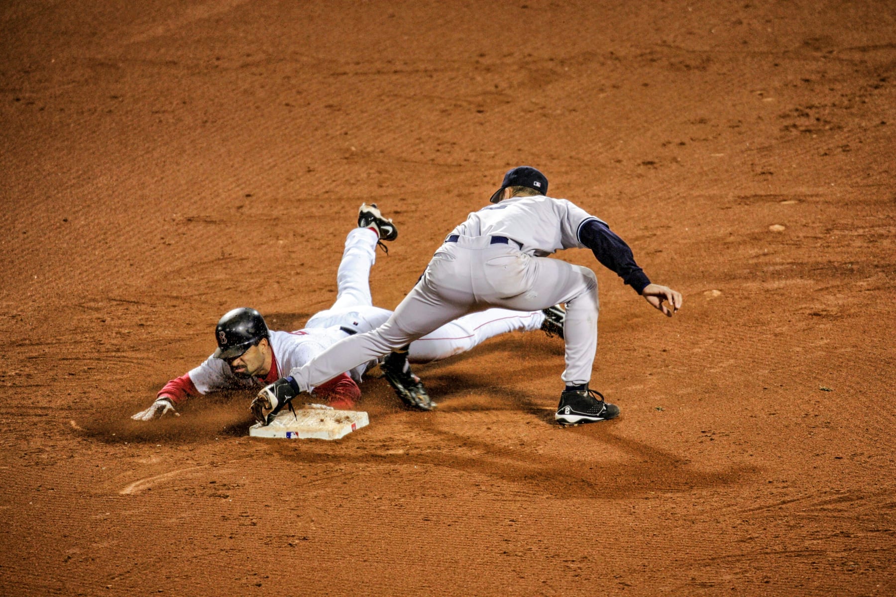 Baseball: ALCS Playoffs. Boston Red Sox Dave Roberts (31) in action, stealing second base as New York Yankees Derek Jeter (2) layes down the tag during 9th inning of game at Fenway Park. Game 4. 
Boston, MA 10/17/2004
CREDIT: Chuck Solomon (Photo by Chuck Solomon /Sports Illustrated via Getty Images)
(Set Number: X72074 TK4 )