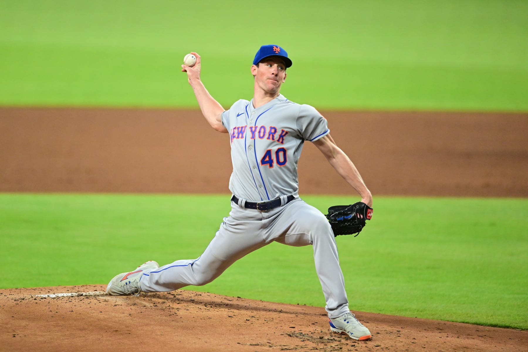 ATLANTA, GA - OCTOBER 2: Chris Bassitt #40 of the New York Mets pitches against the Atlanta Braves during the first inning at Truist Park on October 2, 2022 in Atlanta, Georgia. (Photo by Adam Hagy/Getty Images) ATLANTA, GA - OCTOBER 2: Chris Bassitt #40 of the New York Mets pitches against the Atlanta Braves during the first inning at Truist Park on October 2, 2022 in Atlanta, Georgia. (Photo by Adam Hagy/Getty Images)
