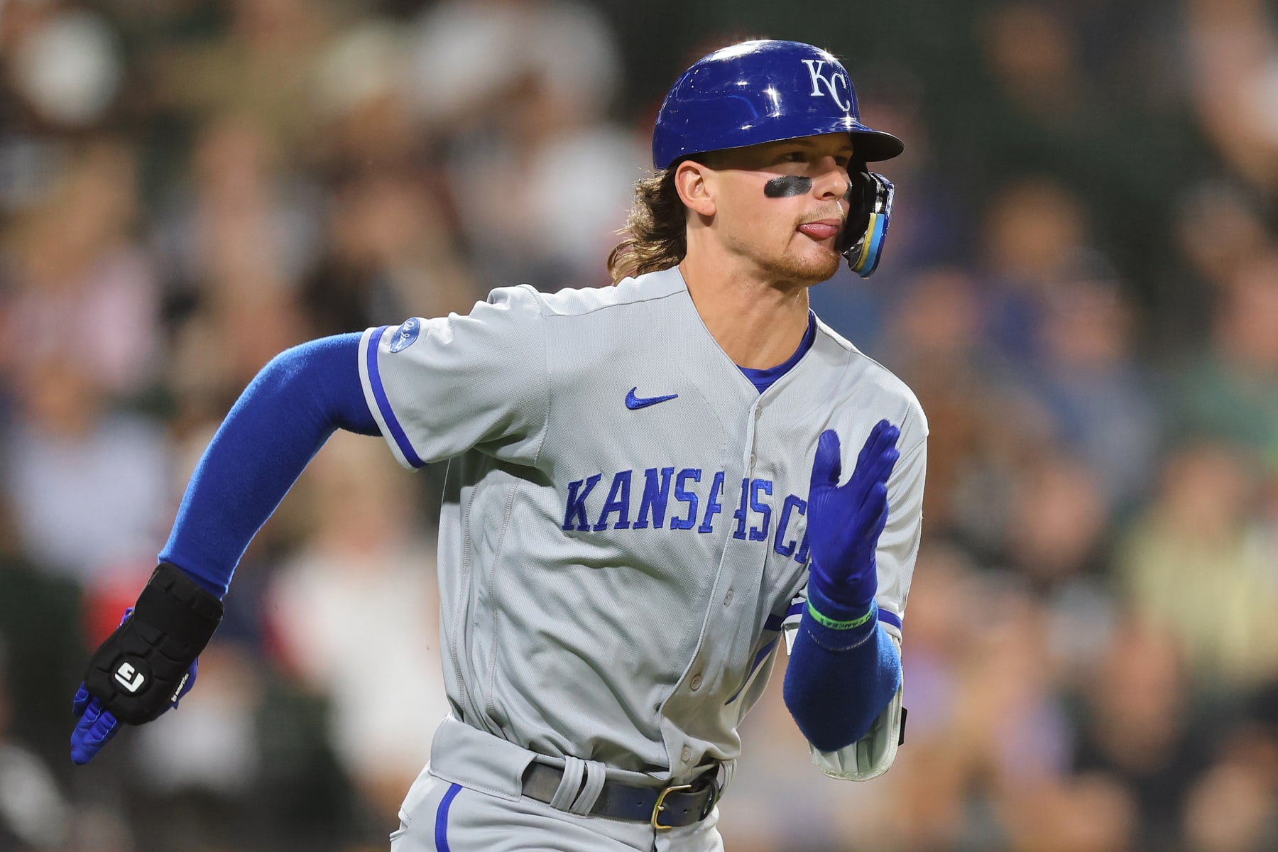 CHICAGO, ILLINOIS - AUGUST 30: Bobby Witt Jr. #7 of the Kansas City Royals in action against the Chicago White Sox at Guaranteed Rate Field on August 30, 2022 in Chicago, Illinois. (Photo by Michael Reaves/Getty Images)