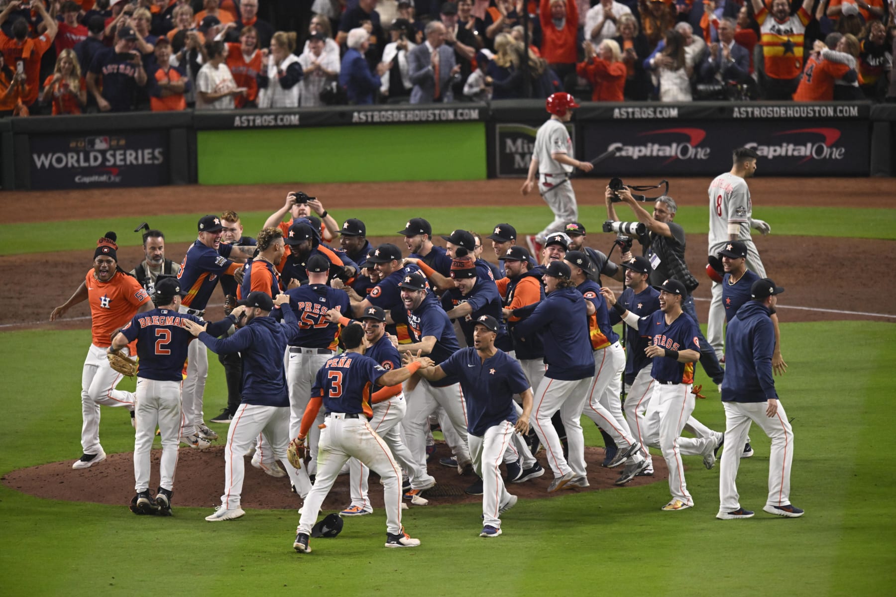 Baseball: World Series: Houston Astros team celebrates winning the World Series following game vs Philadelphia Phillies at Minute Maid Park. Game 6. 
Houston, TX 11/5/2022 
CREDIT: Greg Nelson (Photo by Greg Nelson/Sports Illustrated via Getty Images) 
(Set Number: X164229 TK1)