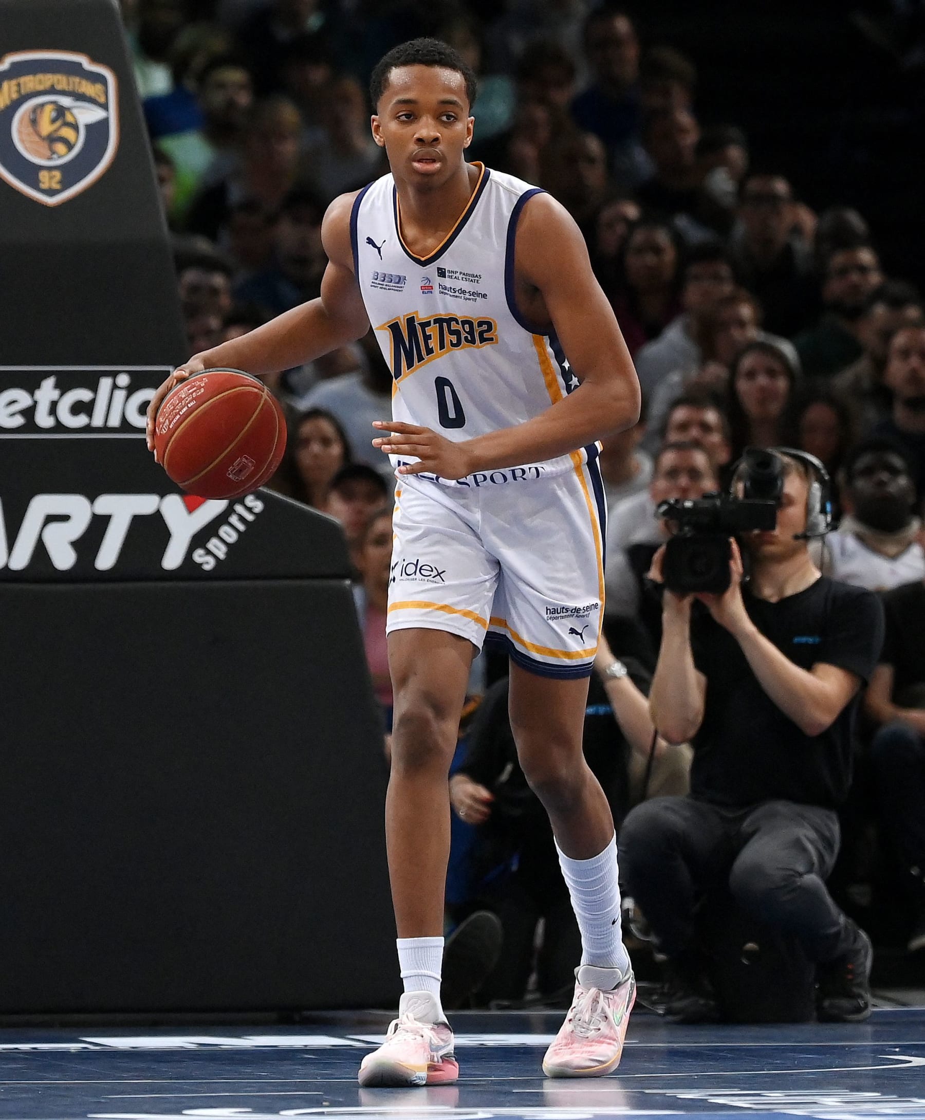 Metropolitan 92's French Bilal Coulibaly plays the ball during the French Elite basketball match between Boulogne-Levallois Metropolitans 92 and Bourg-en-Bresse at The AccorHotels Arena in Paris on May 7, 2023. (Photo by FRANCK FIFE / AFP) (Photo by FRANCK FIFE/AFP via Getty Images)