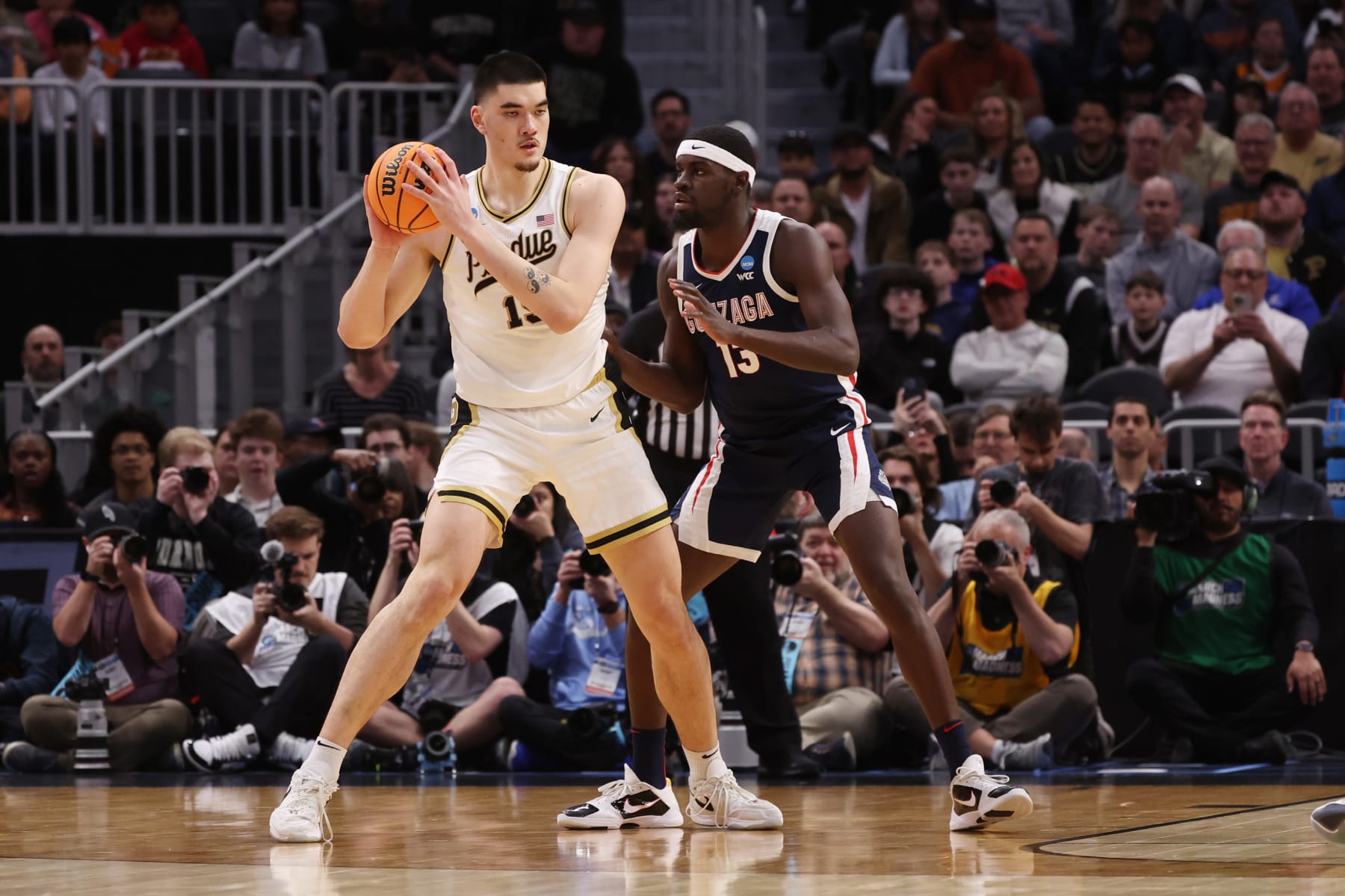 DETROIT, MICHIGAN - MARCH 29: Zach Edey #15 of the Purdue Boilermakers handles the ball against Graham Ike #13 of the Gonzaga Bulldogs during the first half in the Sweet 16 round of the NCAA Men's Basketball Tournament at Little Caesars Arena on March 29, 2024 in Detroit, Michigan. (Photo by Gregory Shamus/Getty Images)