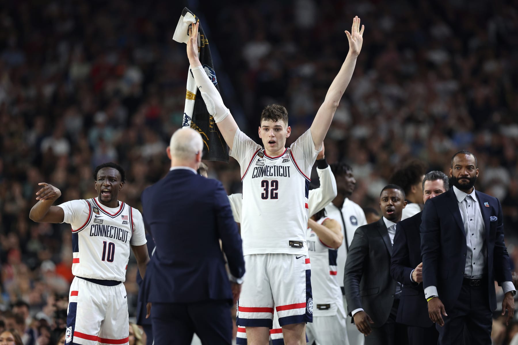 GLENDALE, ARIZONA - APRIL 08: Donovan Clingan #32 of the Connecticut Huskies celebrates in the second half against the Purdue Boilermakers during the NCAA Men's Basketball Tournament National Championship game at State Farm Stadium on April 08, 2024 in Glendale, Arizona. (Photo by Jamie Squire/Getty Images)