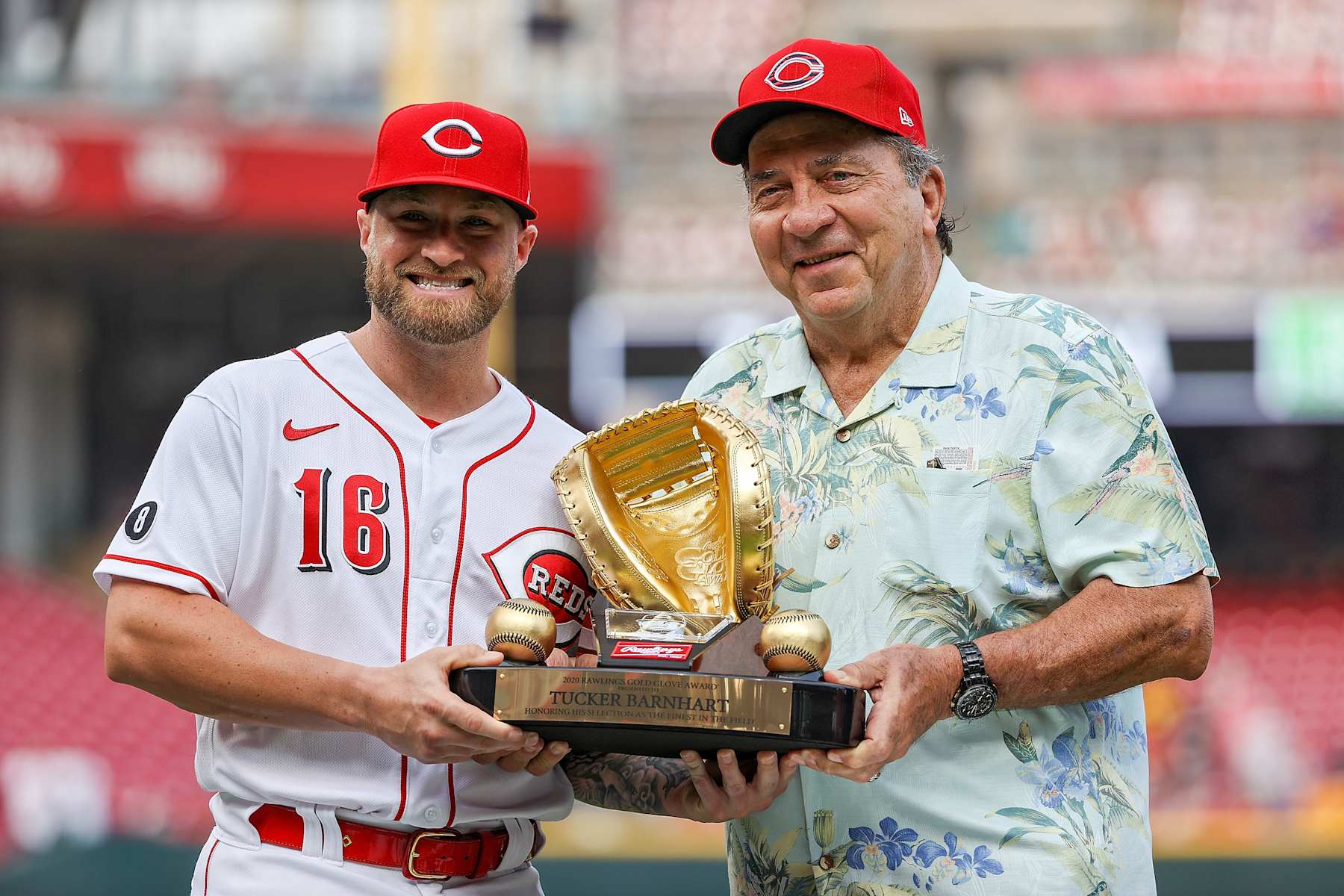 CINCINNATI, OHIO - JULY 19: Hall of Famer Johnny Bench (R) presents Tucker Barnhart #16 of the Cincinnati Reds with a Rawlings Gold Glove award before the game against the New York Mets at Great American Ball Park on July 19, 2021 in Cincinnati, Ohio. (Photo by Dylan Buell/Getty Images)