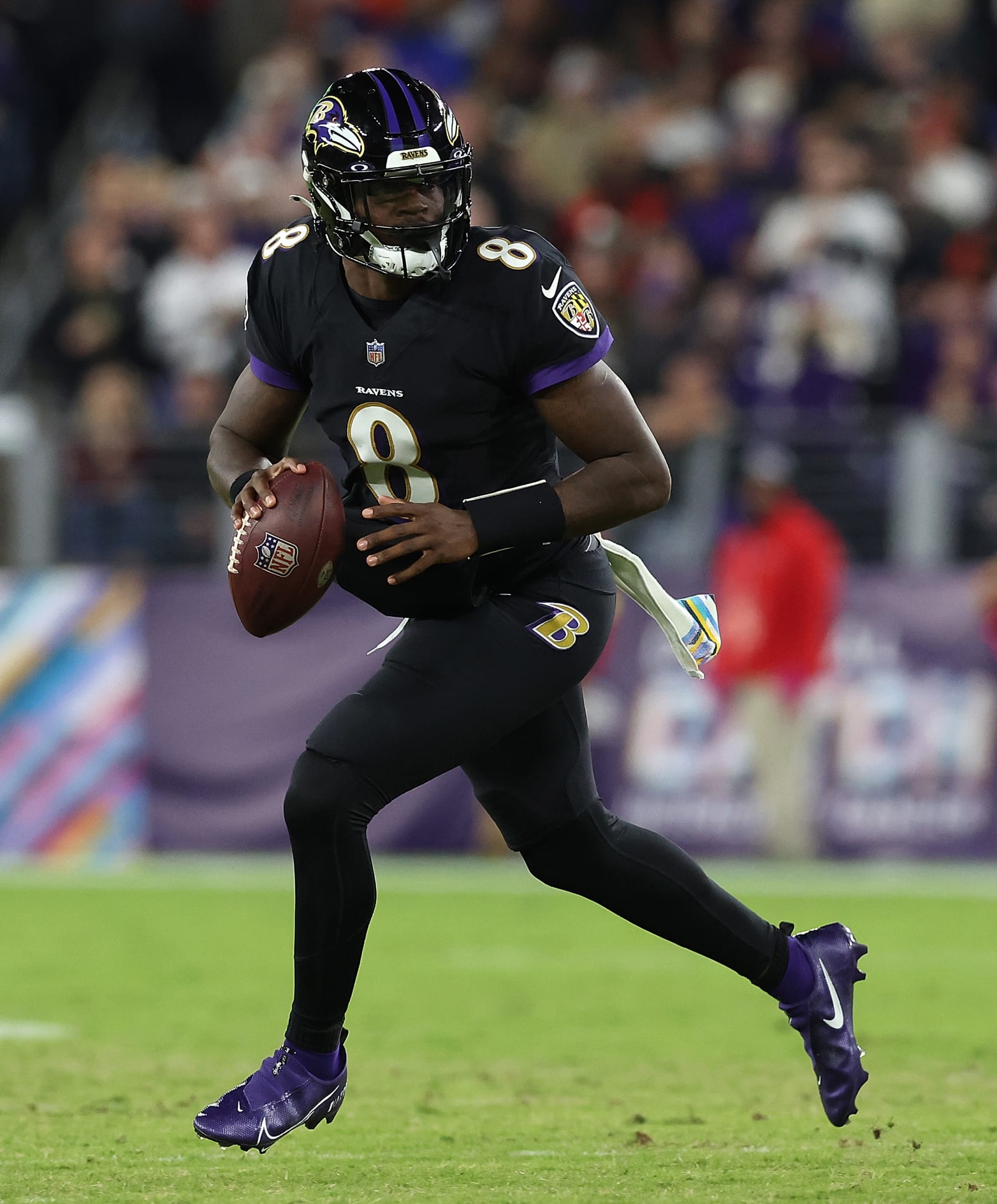 BALTIMORE, MARYLAND - OCTOBER 09:  Lamar Jackson #8 of the Baltimore Ravens looks to pass against the Cincinnati Bengals in the first quarter at M&T Bank Stadium on October 09, 2022 in Baltimore, Maryland. (Photo by Todd Olszewski/Getty Images)