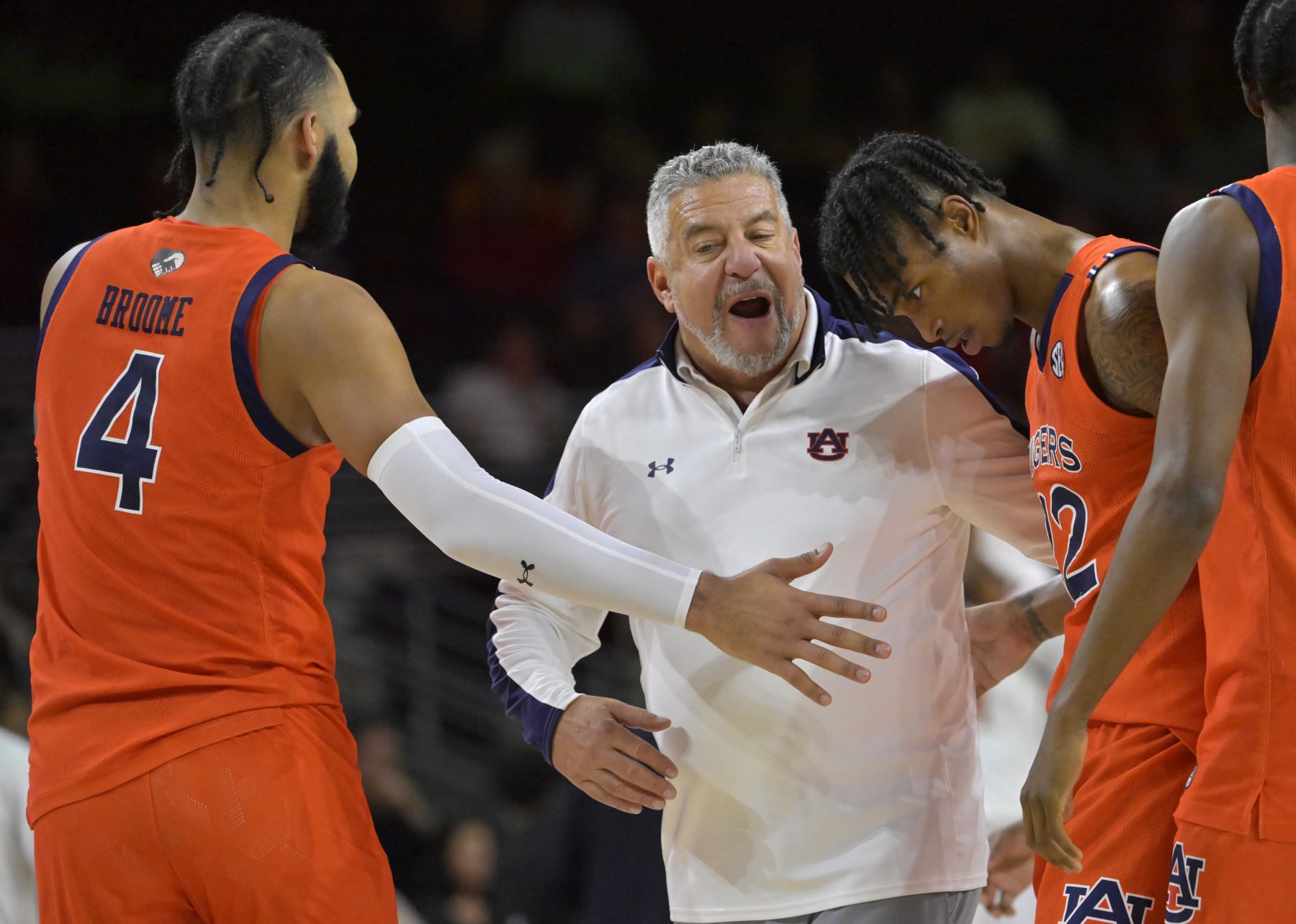 LOS ANGELES, CA - DECEMBER 18: Head coach Bruce Pearl talks with Johni Broome #4 and Allen Flanigan #22 of the Auburn Tigers during a time out in the first half against the USC Trojans at Galen Center on December 18, 2022 in Los Angeles, California. (Photo by Jayne Kamin-Oncea/Getty Images)