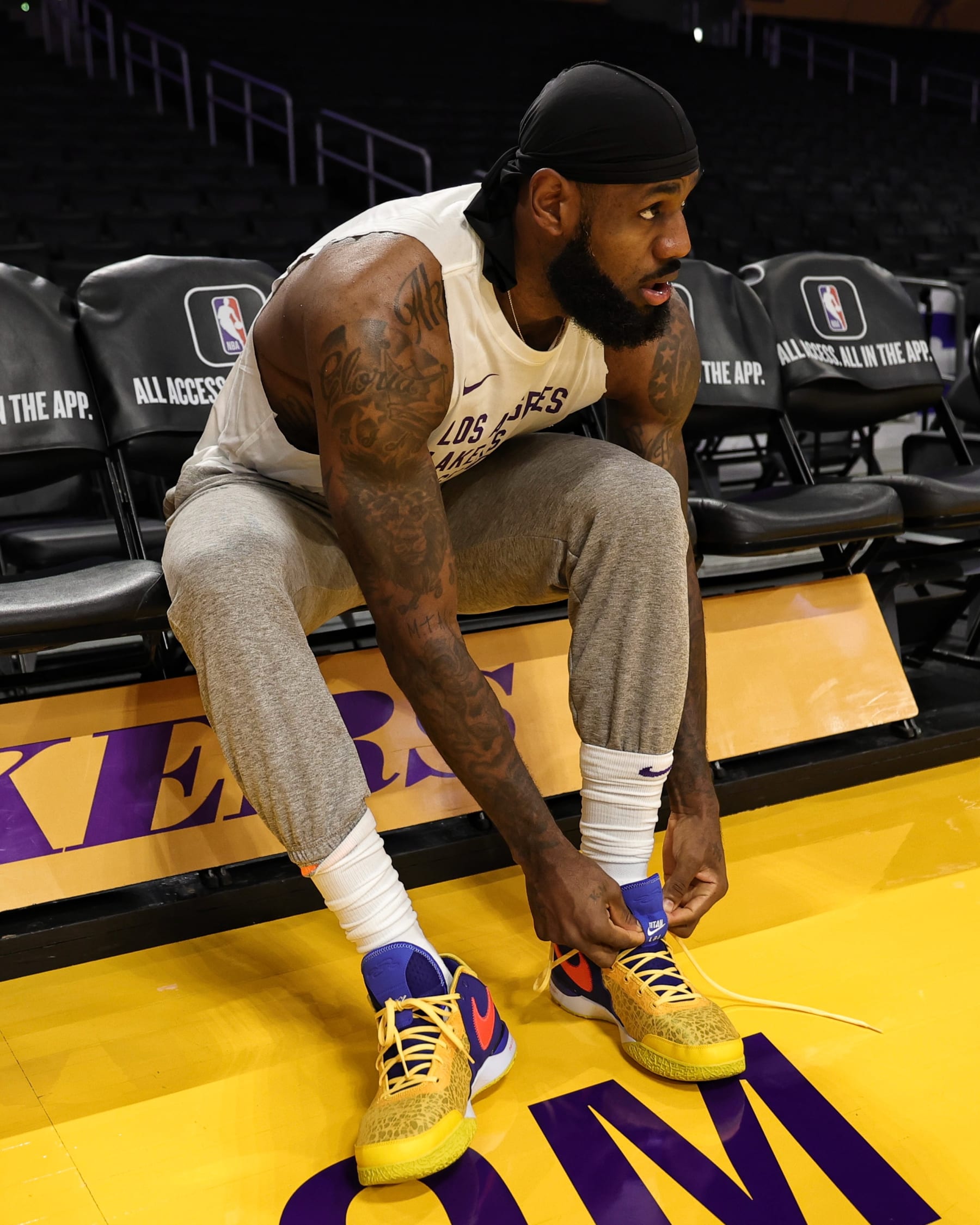 LOS ANGELES, CA - OCTOBER 13: LeBron James #23 of the Los Angeles Lakers gets ready before the game against the Golden State Warriors on October 13, 2023 at Crypto.Com Arena in Los Angeles, California. NOTE TO USER: User expressly acknowledges and agrees that, by downloading and/or using this Photograph, user is consenting to the terms and conditions of the Getty Images License Agreement. Mandatory Copyright Notice: Copyright 2023 NBAE (Photo by Jim Poorten/NBAE via Getty Images)