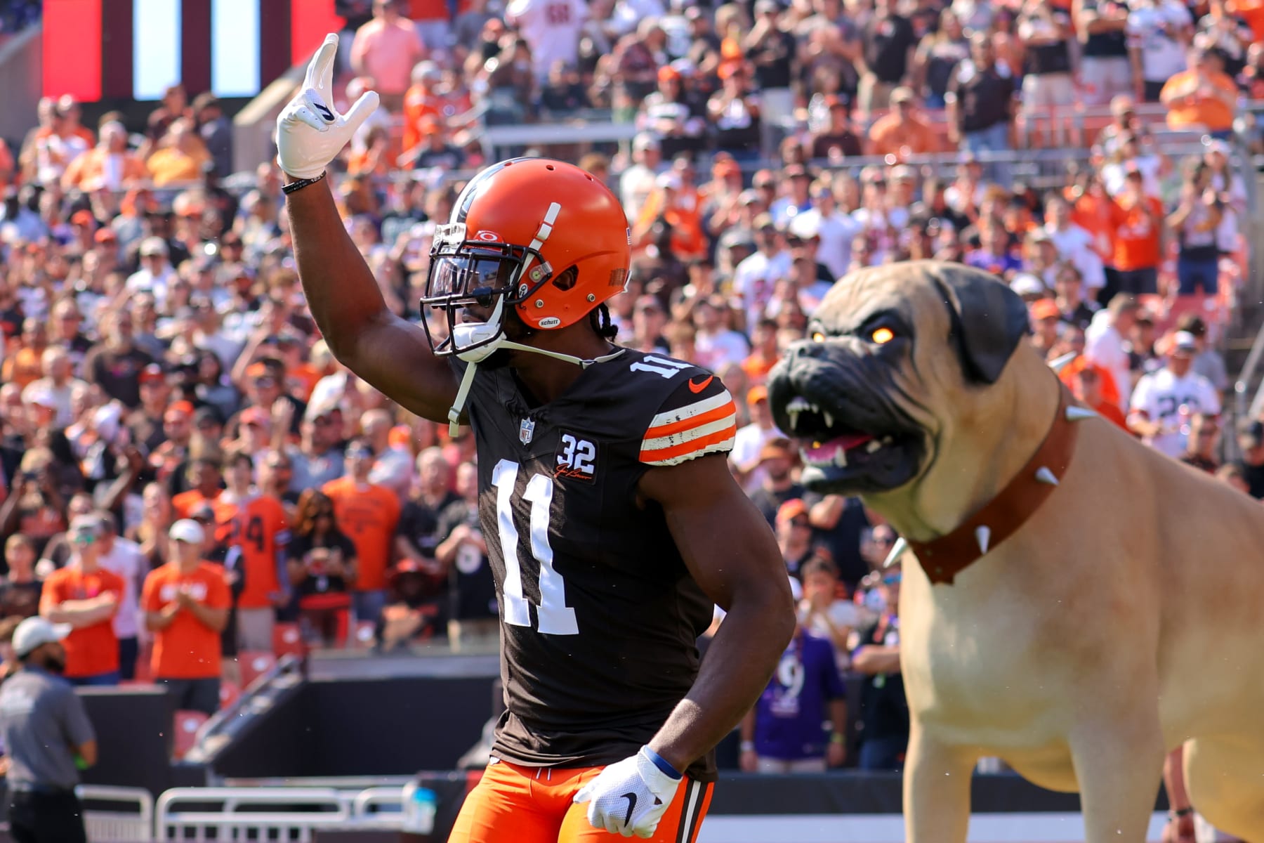 CLEVELAND, OH - OCTOBER 01: Cleveland Browns wide receiver Donovan Peoples-Jones (11) takes the field prior to the National Football League game between the Baltimore Ravens and Cleveland Browns on October 1, 2023, at Cleveland Browns Stadium in Cleveland, OH. (Photo by Frank Jansky/Icon Sportswire via Getty Images)