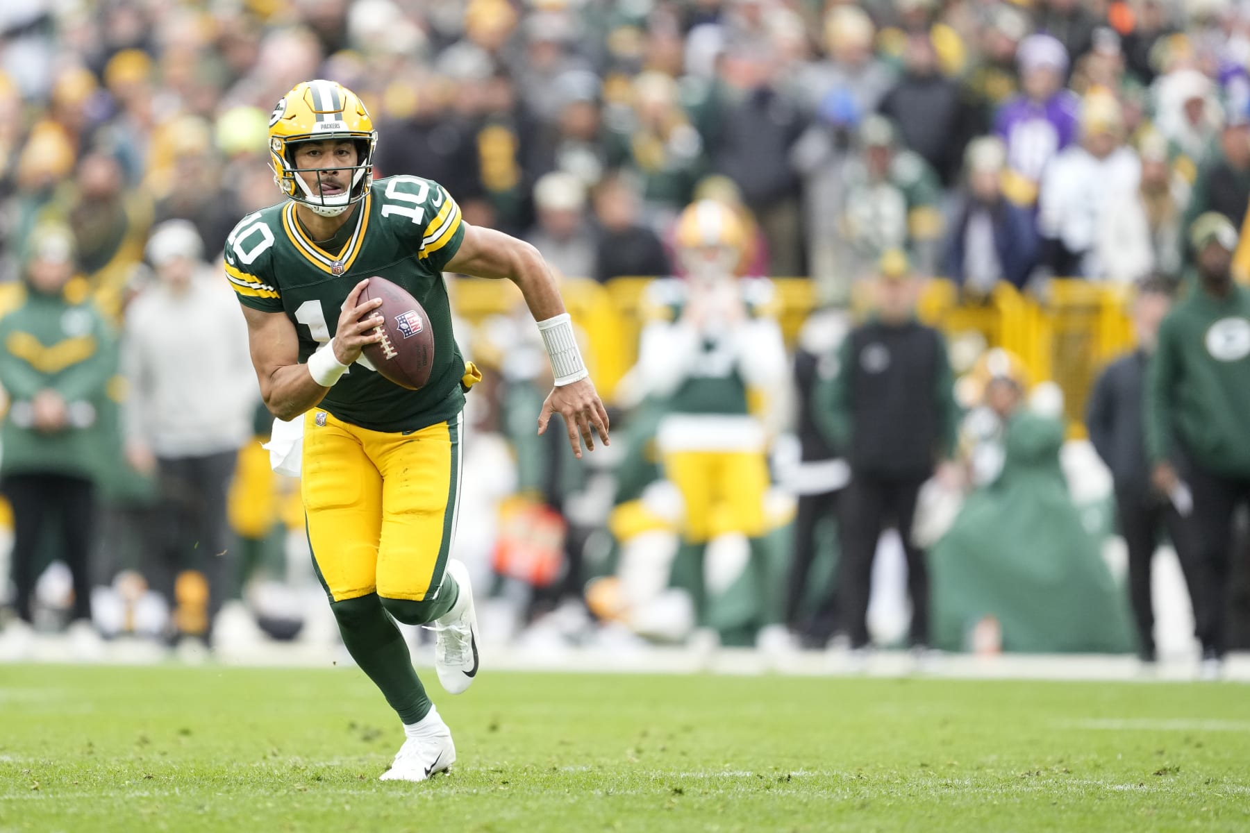 GREEN BAY, WISCONSIN - OCTOBER 29: Jordan Love #10 of the Green Bay Packers runs with the ball in the second half against the Minnesota Vikings at Lambeau Field on October 29, 2023 in Green Bay, Wisconsin. (Photo by Patrick McDermott/Getty Images)