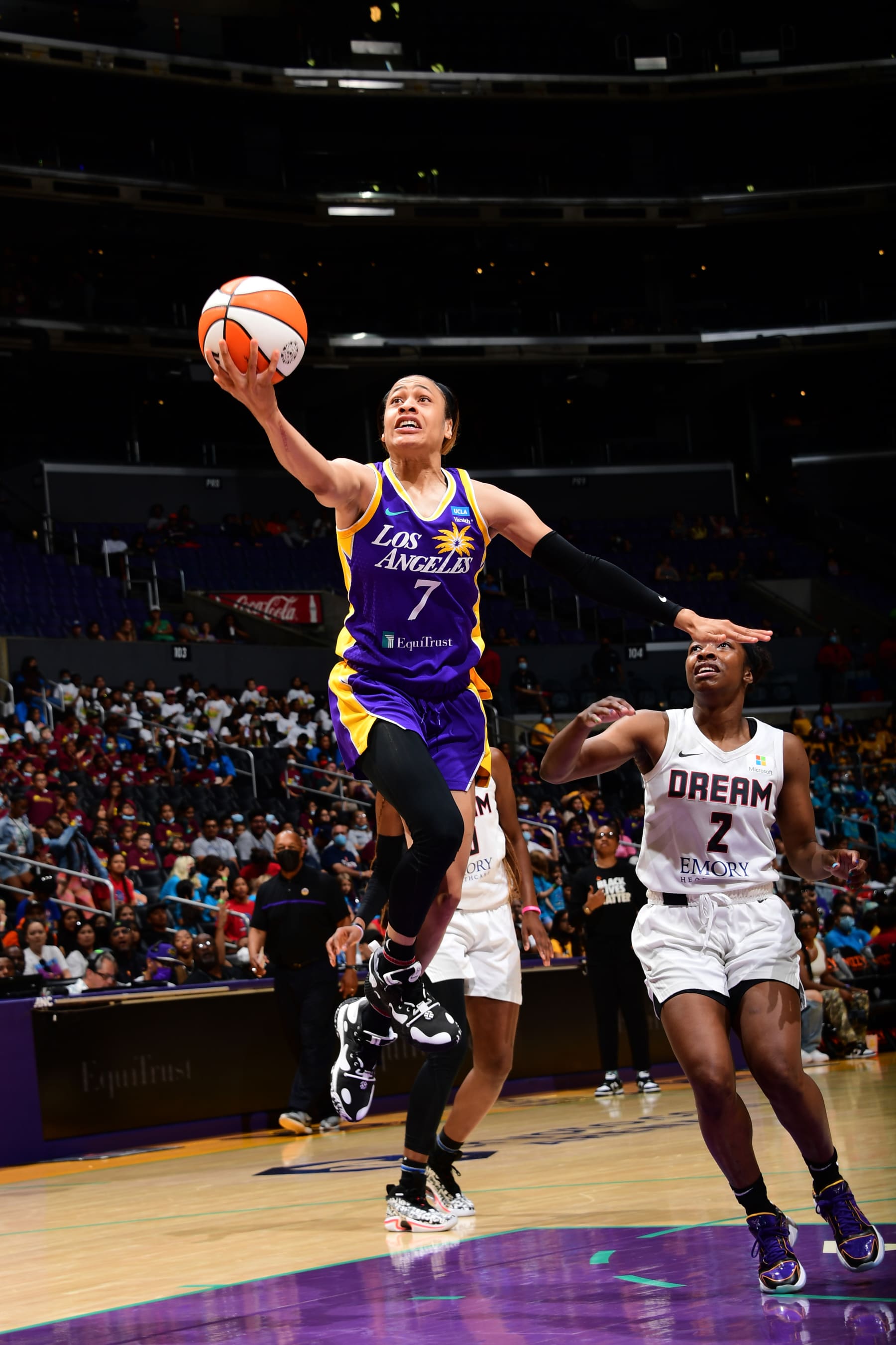 LOS ANGELES, CA - JULY 21: Chennedy Carter #7 of the Los Angeles Sparks drives to the basket during the game against the Atlanta Dream on July 21, 2022 at Crypto.com Arena in Los Angeles, California. NOTE TO USER: User expressly acknowledges and agrees that, by downloading and/or using this Photograph, user is consenting to the terms and conditions of the Getty Images License Agreement. Mandatory Copyright Notice: Copyright 2022 NBAE (Photo by Adam Pantozzi/NBAE via Getty Images)
