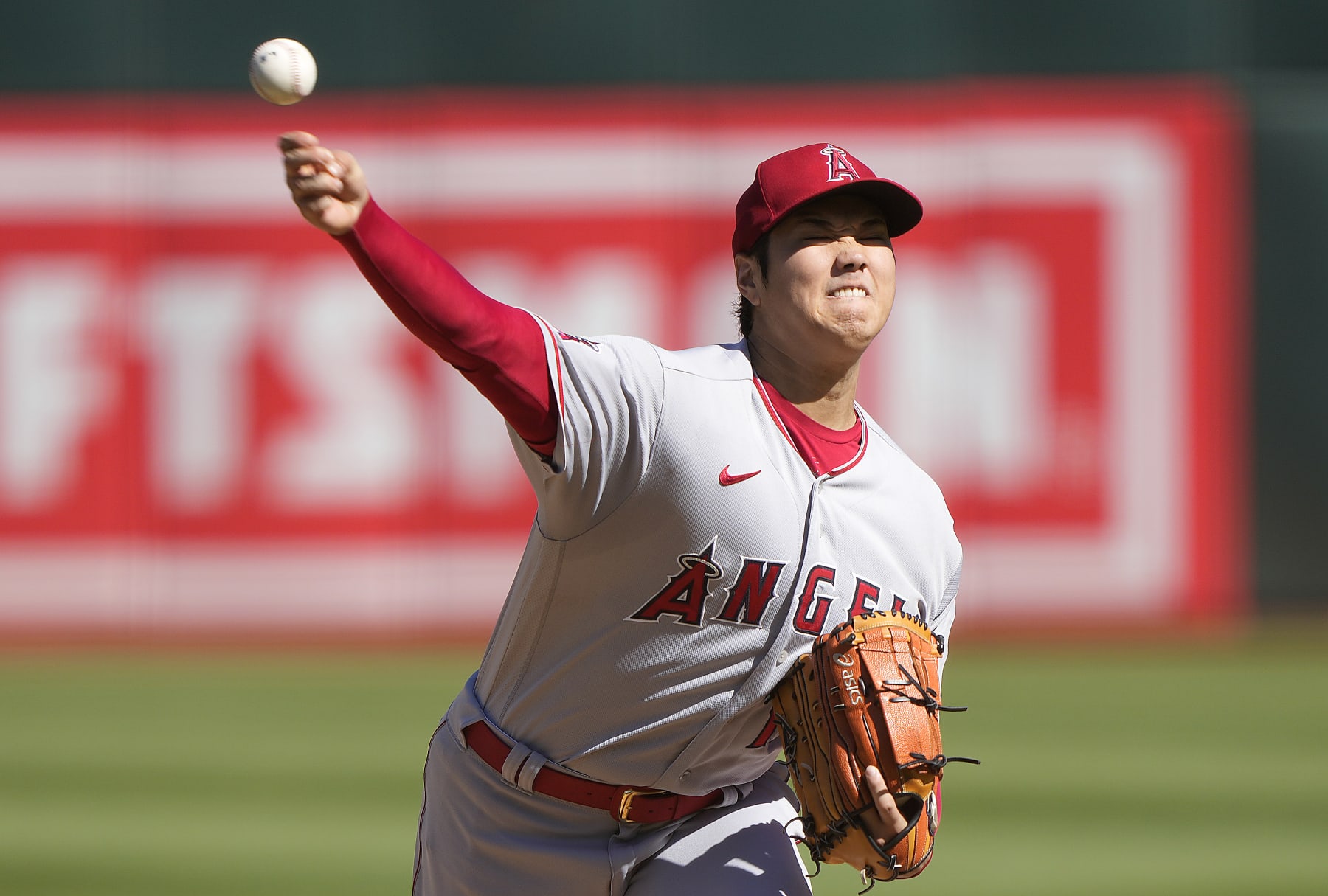 OAKLAND, CALIFORNIA - OCTOBER 05: Shohei Ohtani #17 of the Los Angeles Angels pitches against the Oakland Athletics in the bottom of the fifth inning at RingCentral Coliseum on October 05, 2022 in Oakland, California. (Photo by Thearon W. Henderson/Getty Images)
