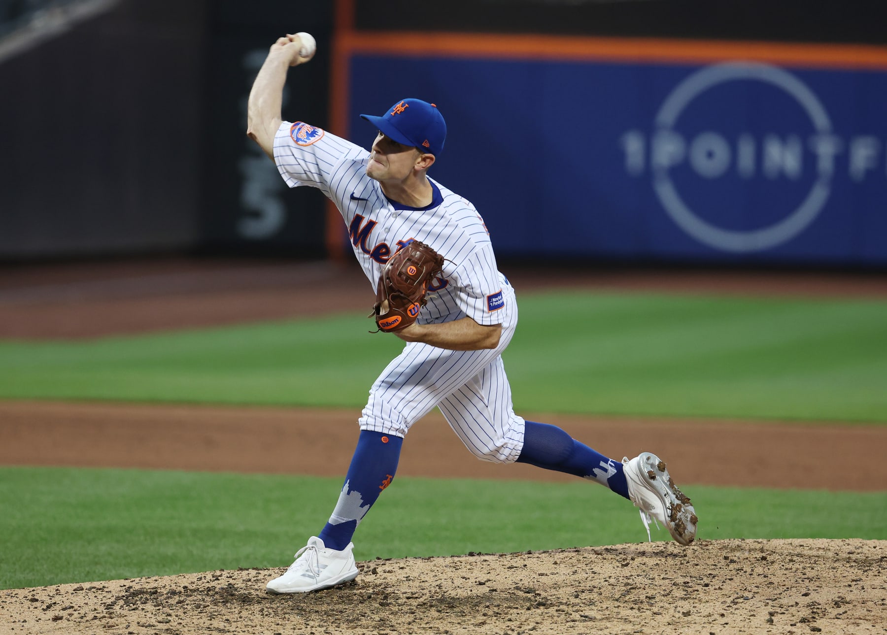 NEW YORK, NEW YORK - JULY 16:  David Robertson #30 of the New York Mets pitches against the Los Angeles Dodgers during their game at Citi Field in the Queens borough of New York City. (Photo by Al Bello/Getty Images)