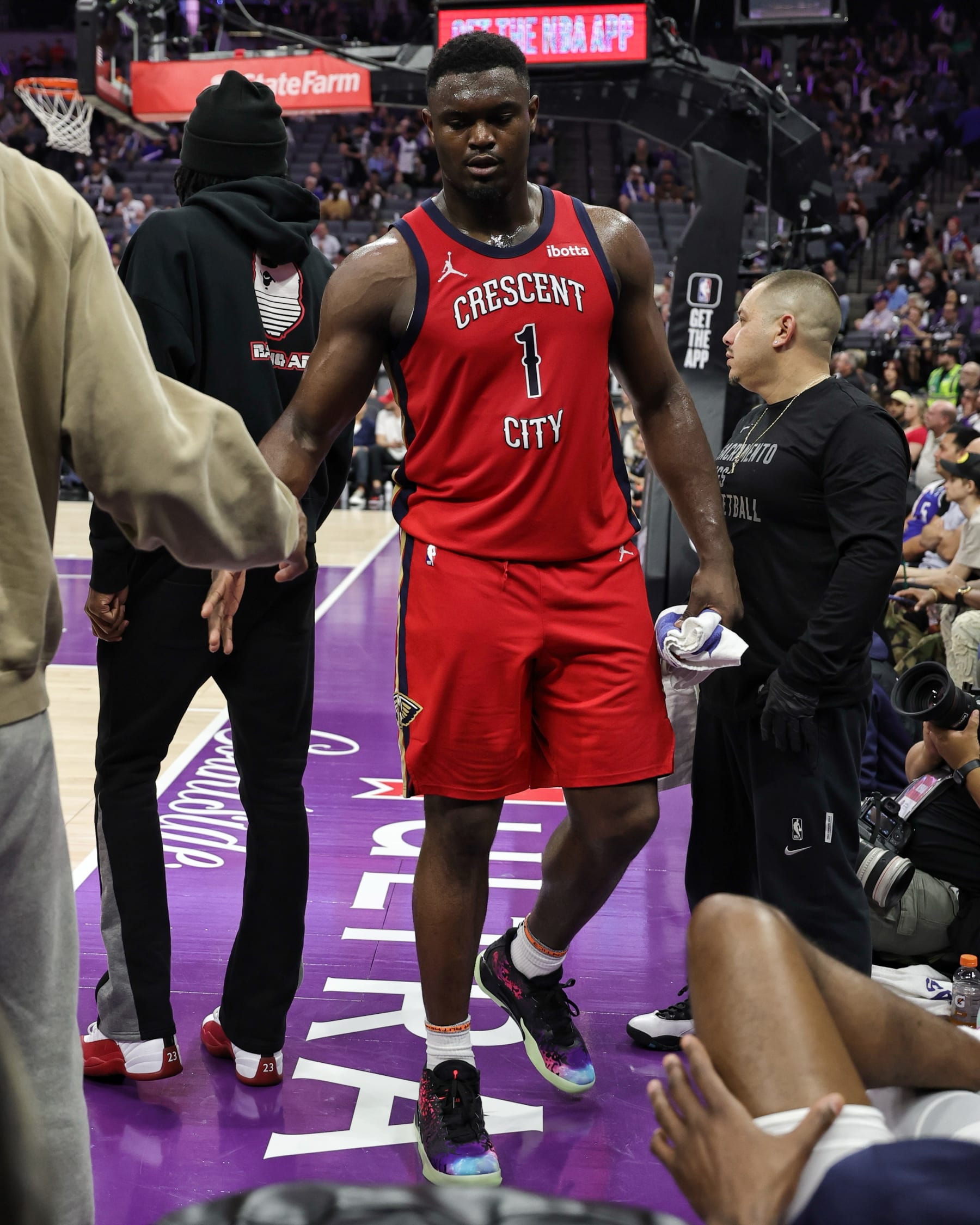 SACRAMENTO, CA - APRIL 11:  Zion Williamson #1 of the New Orleans Pelicans looks on during the game on April 11, 2024 at Golden 1 Center in Sacramento, California. NOTE TO USER: User expressly acknowledges and agrees that, by downloading and or using this Photograph, user is consenting to the terms and conditions of the Getty Images License Agreement. Mandatory Copyright Notice: Copyright 2024 NBAE (Photo by Jim Poorten/NBAE via Getty Images)