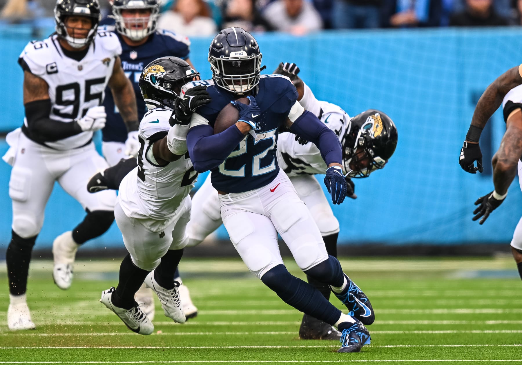 NASHVILLE, TN - JANUARY 07: Tennessee Titans running back Derrick Henry (22) runs with the ball during the NFL game between the Tennessee Titans and the Jacksonville Jaguars on January 7, 2024, at Nissan Stadium in Nashville, TN. (Photo by Bryan Lynn/Icon Sportswire via Getty Images)