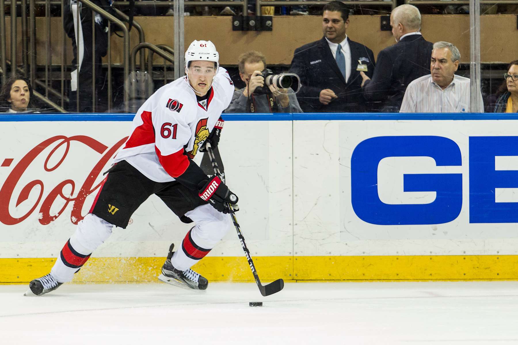 NEW YORK, NY - DECEMBER 27: Ottawa Senators Right Wing Mark Stone (61) in action during the second period of an Eastern Conference match-up between the Ottawa Senators and the New York Rangers on December 27, 2016, at Madison Square Garden in New York, NY. (Photo by David Hahn/Icon Sportswire via Getty Images)