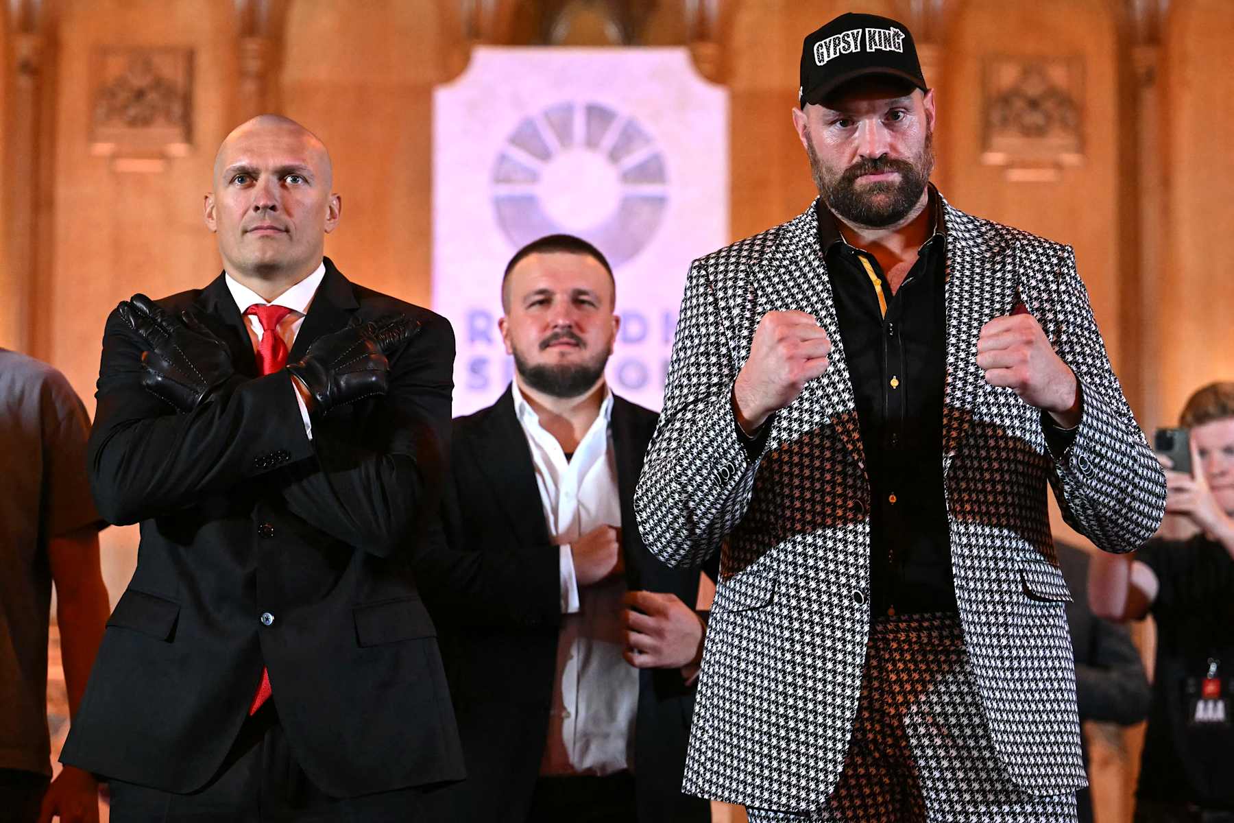 Britain's Tyson Fury and Ukraine's Oleksandr Usyk (L) pose during a press conference, in central London, on October 23, 2024, ahead of their undisputed heavyweight world championship rematch, taking place on December 21, 2024 in Riyadh, Saudi Arabia. (Photo by JUSTIN TALLIS / AFP) (Photo by JUSTIN TALLIS/AFP via Getty Images)