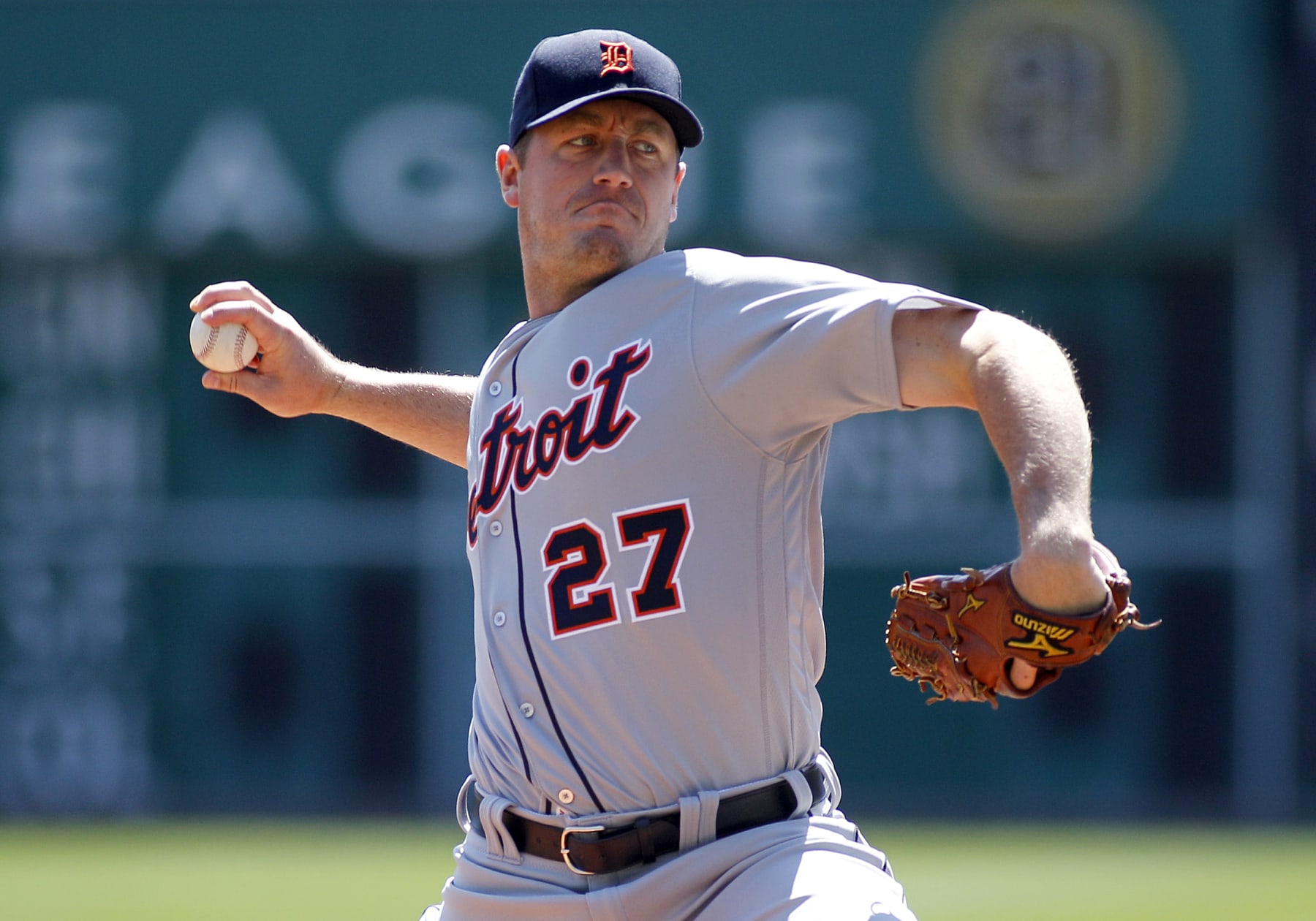 PITTSBURGH, PA - APRIL 14:  Jordan Zimmermann #27 of the Detroit Tigers in action during interleague play against the Pittsburgh Pirates at PNC Park on April 14, 2015 in Pittsburgh, Pennsylvania.  (Photo by Justin K. Aller/Getty Images)