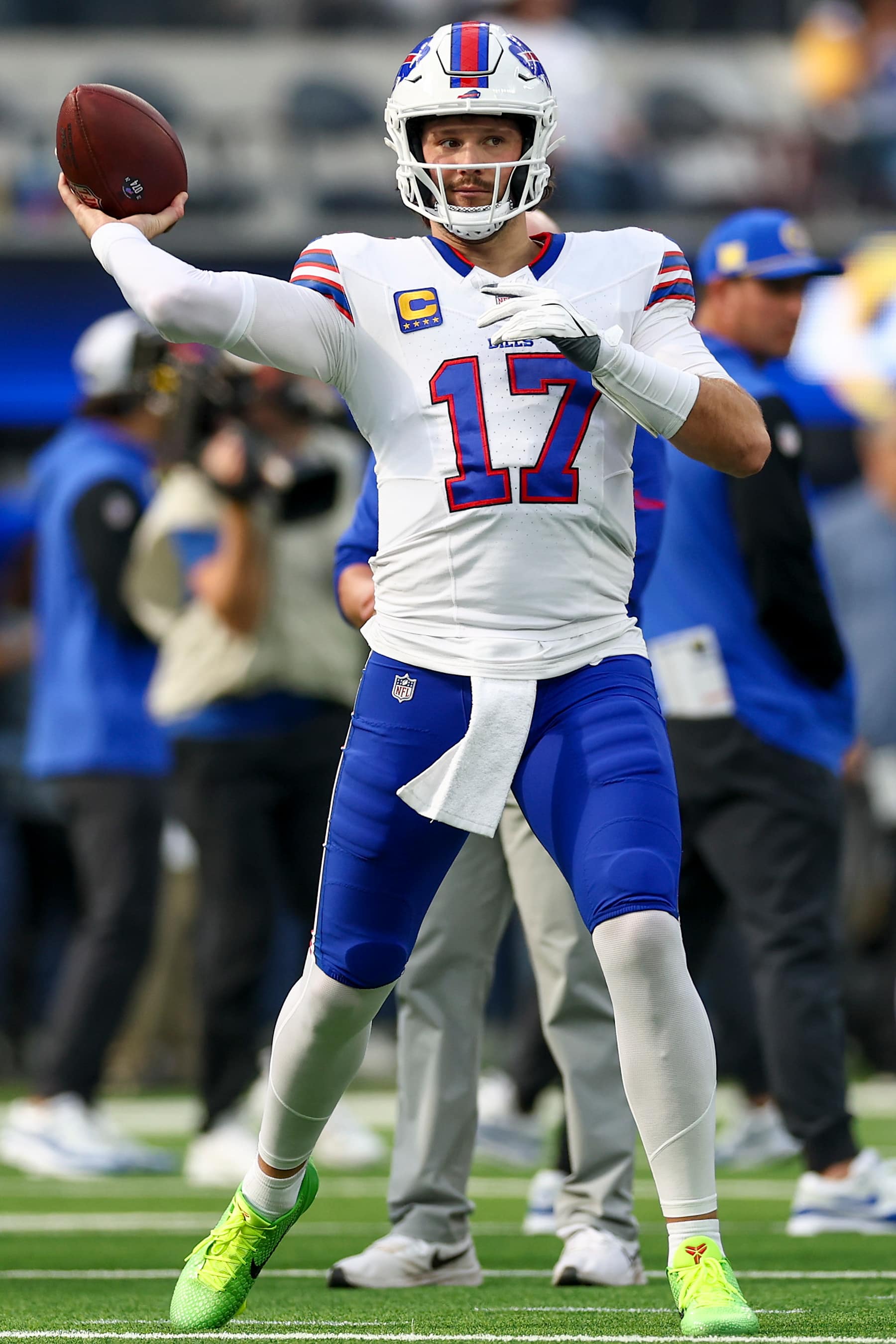 INGLEWOOD, CALIFORNIA - DECEMBER 08: Josh Allen #17 of the Buffalo Bills warms up before a game against the Los Angeles Rams at SoFi Stadium on December 08, 2024 in Inglewood, California. (Photo by Katelyn Mulcahy/Getty Images)