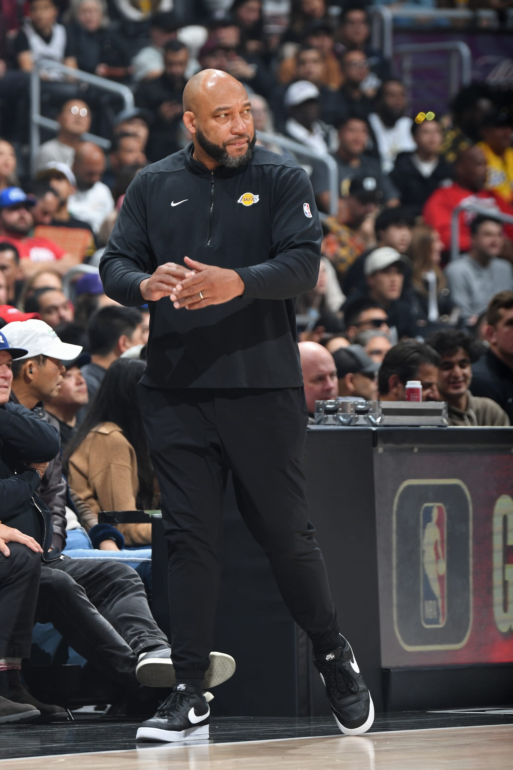 Lakers head coach Tyronn Lue