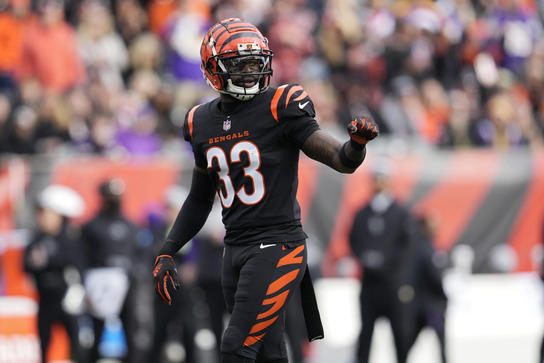 CINCINNATI, OHIO - DECEMBER 16: Nick Scott #33 of the Cincinnati Bengals gestures during a NFL football game against the Minnesota Vikings at Paycor Stadium on December 16, 2023 in Cincinnati, Ohio. (Photo by Jeff Dean/Getty Images) CINCINNATI, OHIO - DECEMBER 16: Nick Scott #33 of the Cincinnati Bengals gestures during a NFL football game against the Minnesota Vikings at Paycor Stadium on December 16, 2023 in Cincinnati, Ohio. (Photo by Jeff Dean/Getty Images)