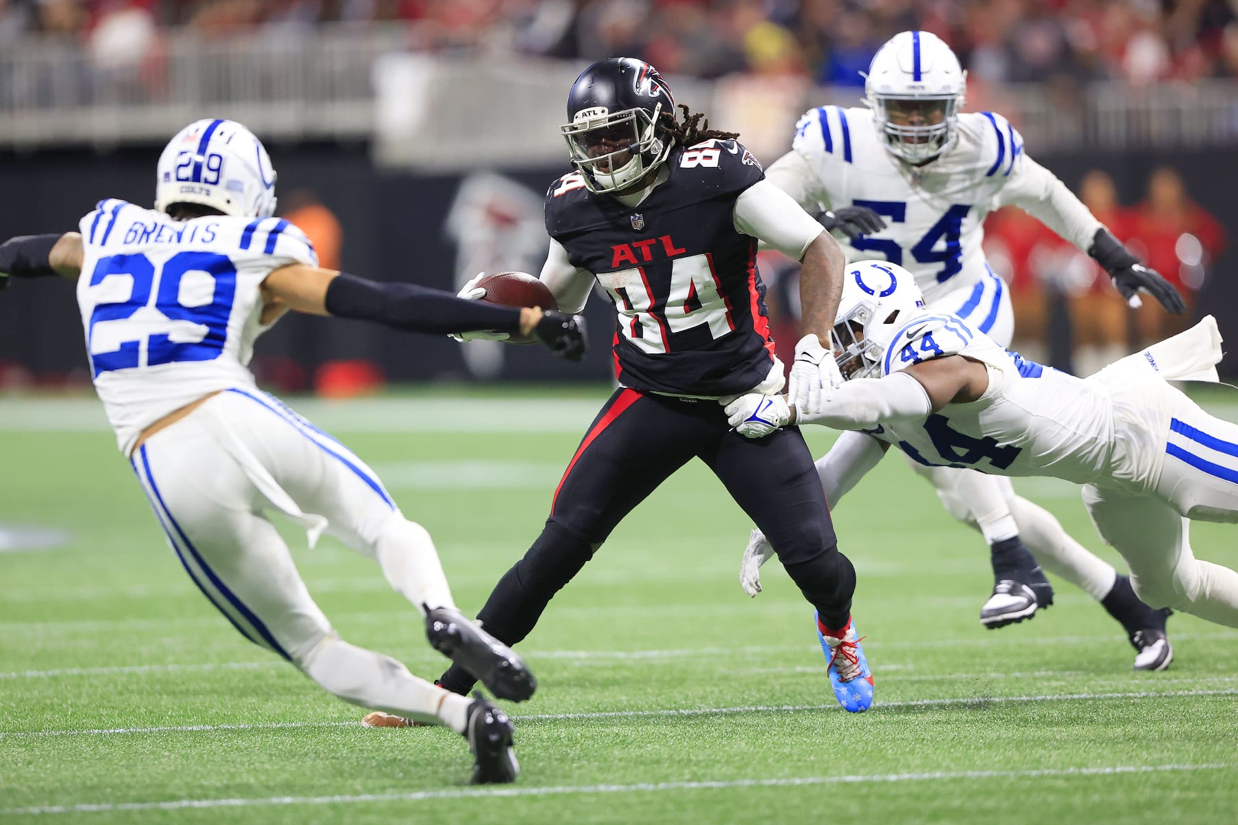 ATLANTA, GA - DECEMBER 24: Indianapolis Colts linebacker Zaire Franklin (44) attempts to tackle Atlanta Falcons running back Cordarrelle Patterson (84) during the Christmas Eve NFL football game between the Atlanta Falcons and the Indianapolis Colts on December 24, 2023 at the Mercedes-Benz Stadium in Atlanta, Georgia. (Photo by David J. Griffin/Icon Sportswire via Getty Images) ATLANTA, GA - DECEMBER 24: Indianapolis Colts linebacker Zaire Franklin (44) attempts to tackle Atlanta Falcons running back Cordarrelle Patterson (84) during the Christmas Eve NFL football game between the Atlanta Falcons and the Indianapolis Colts on December 24, 2023 at the Mercedes-Benz Stadium in Atlanta, Georgia. (Photo by David J. Griffin/Icon Sportswire via Getty Images)