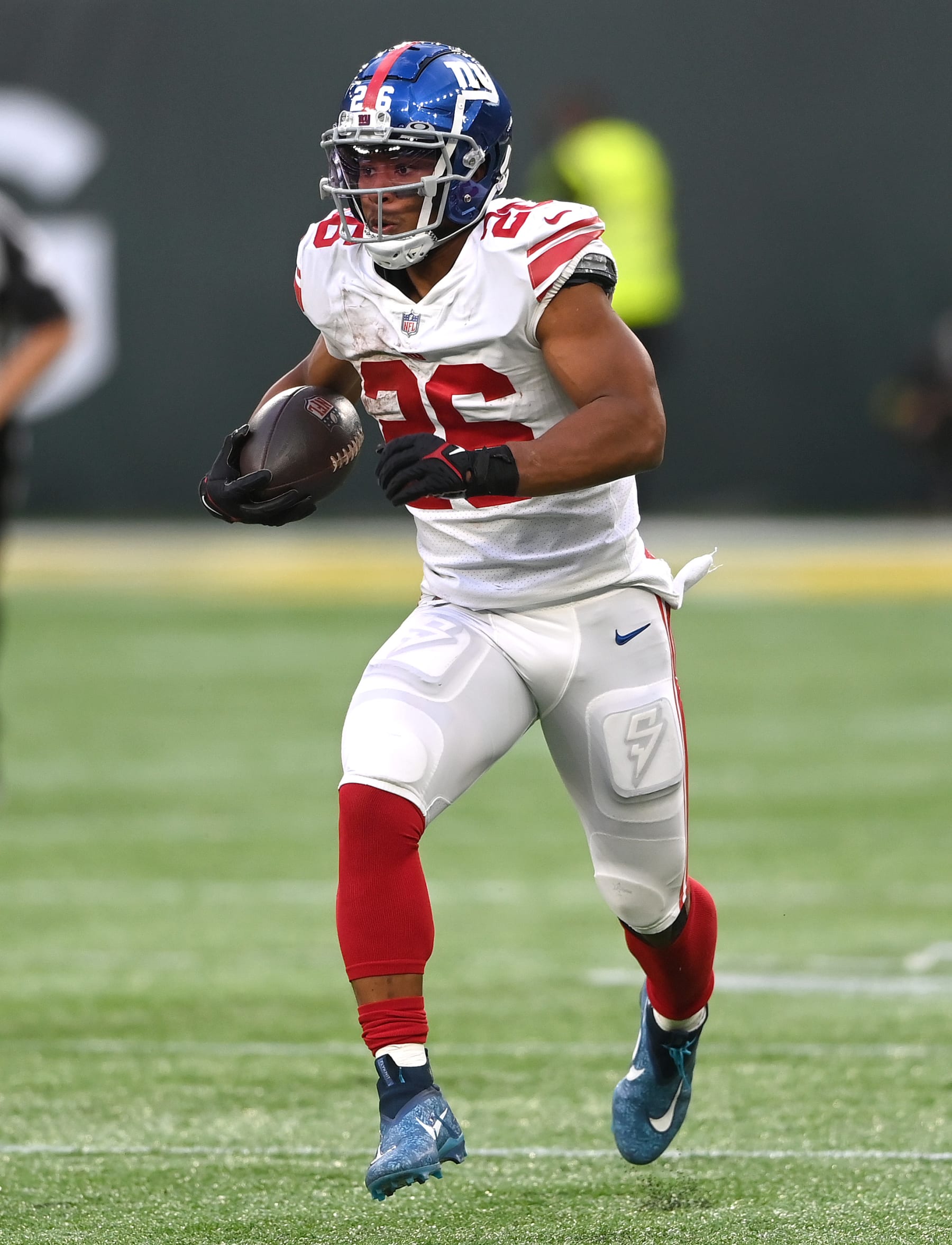 LONDON, ENGLAND - OCTOBER 09: Saquon Barkley #26 of the New York Giants rushes for a big gain during the NFL match between New York Giants and Green Bay Packers at Tottenham Hotspur Stadium on October 09, 2022 in London, England. (Photo by Stu Forster/Getty Images)