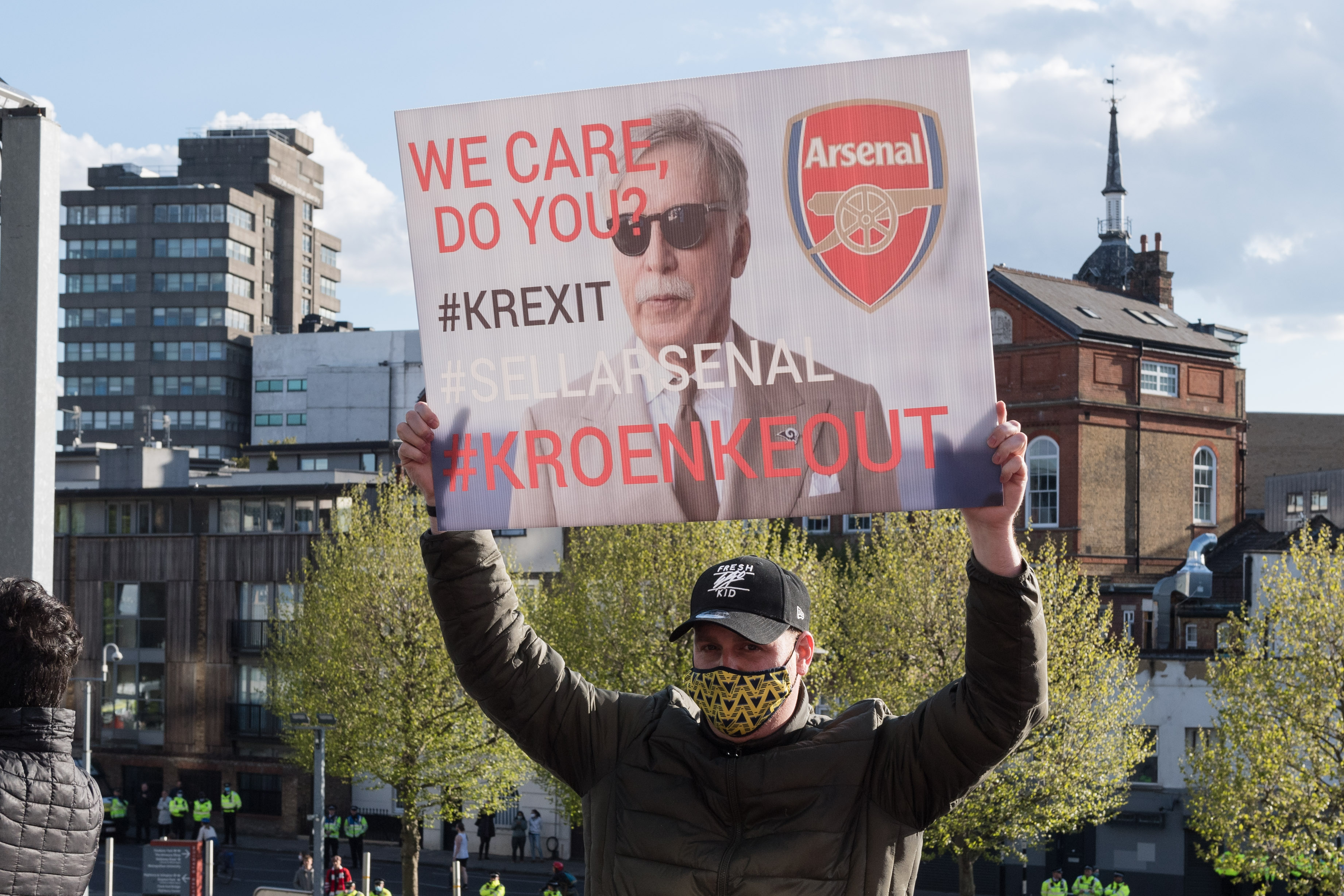 LONDON, UNITED KINGDOM - MAY 06, 2021: Arsenal fans gather outside the Emirates Stadium ahead of the Europa League semi-final second leg match against Villarreal to demand the resignation of club owner, American billionaire Stan Kroenke, on 06 May, 2021 in London, England. Protests against the club's ownership have been taking place since the widely condemned attempt to create the European Super League breakaway project. (Photo credit should read Wiktor Szymanowicz/Barcroft Media via Getty Images)