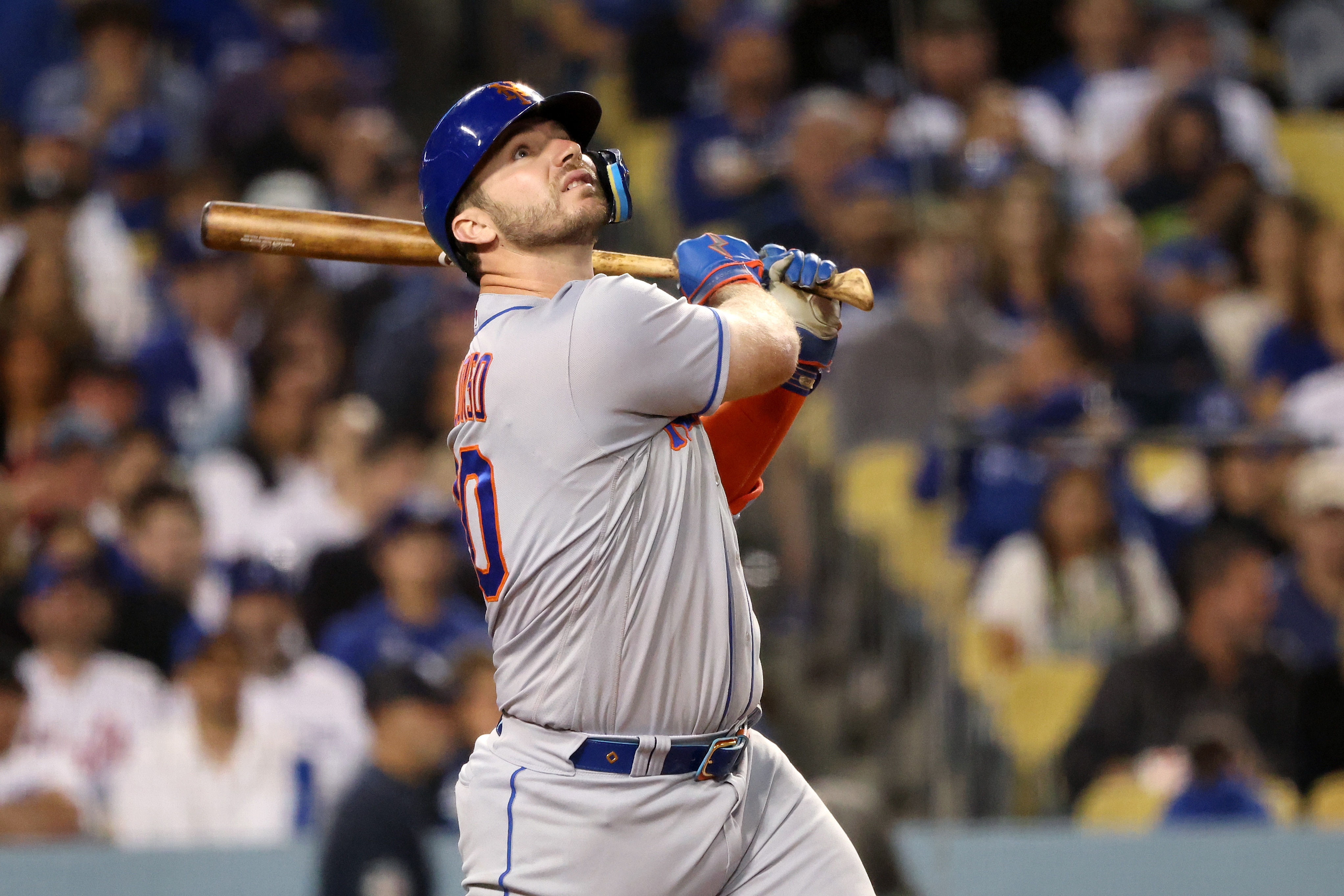 LOS ANGELES, CALIFORNIA - JUNE 04: Pete Alonso #20 of the New York Mets looks on during his at bat during the fifth inning against the Los Angeles Dodgers at Dodger Stadium on June 04, 2022 in Los Angeles, California. (Photo by Katelyn Mulcahy/Getty Images)