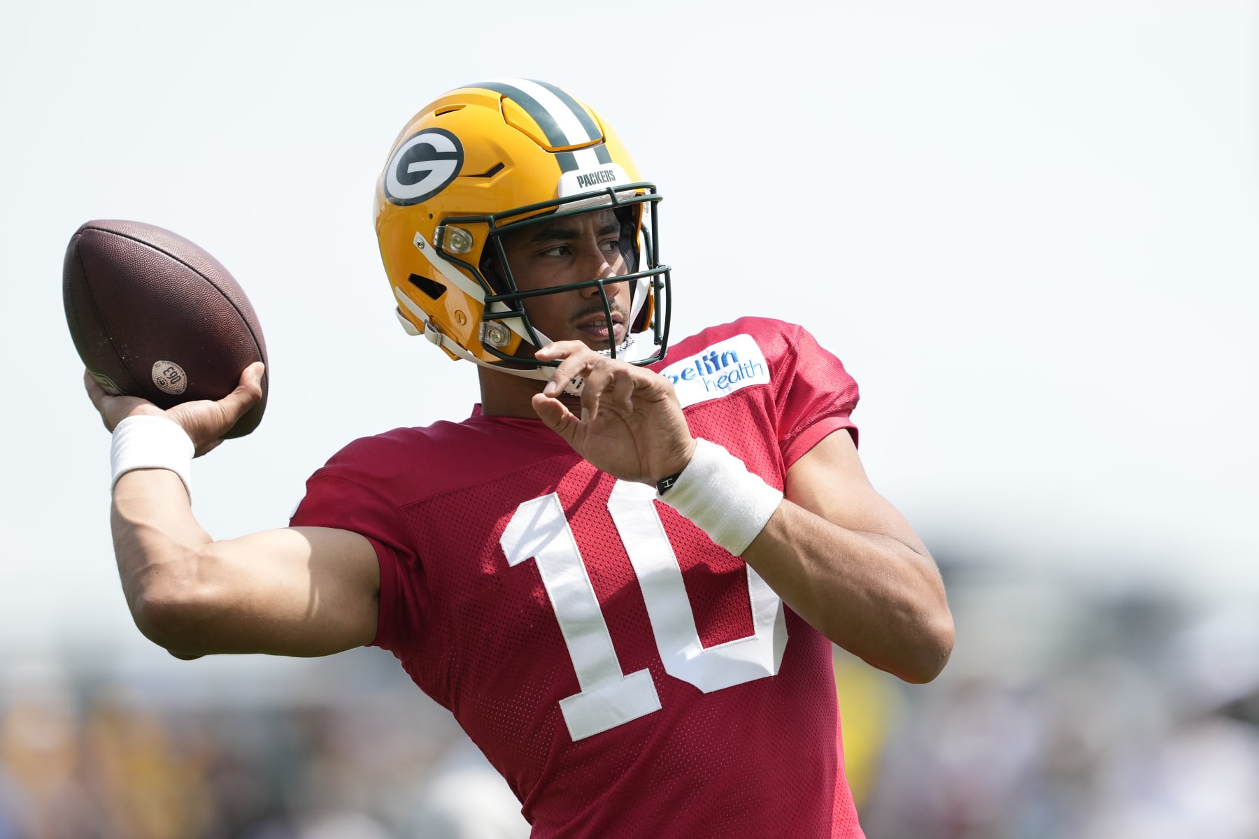 ASHWAUBENON, WISCONSIN - AUGUST 07: Jordan Love #10 of the Green Bay Packers works out during training camp at Ray Nitschke Field on August 07, 2023 in Ashwaubenon, Wisconsin. (Photo by Patrick McDermott/Getty Images)
