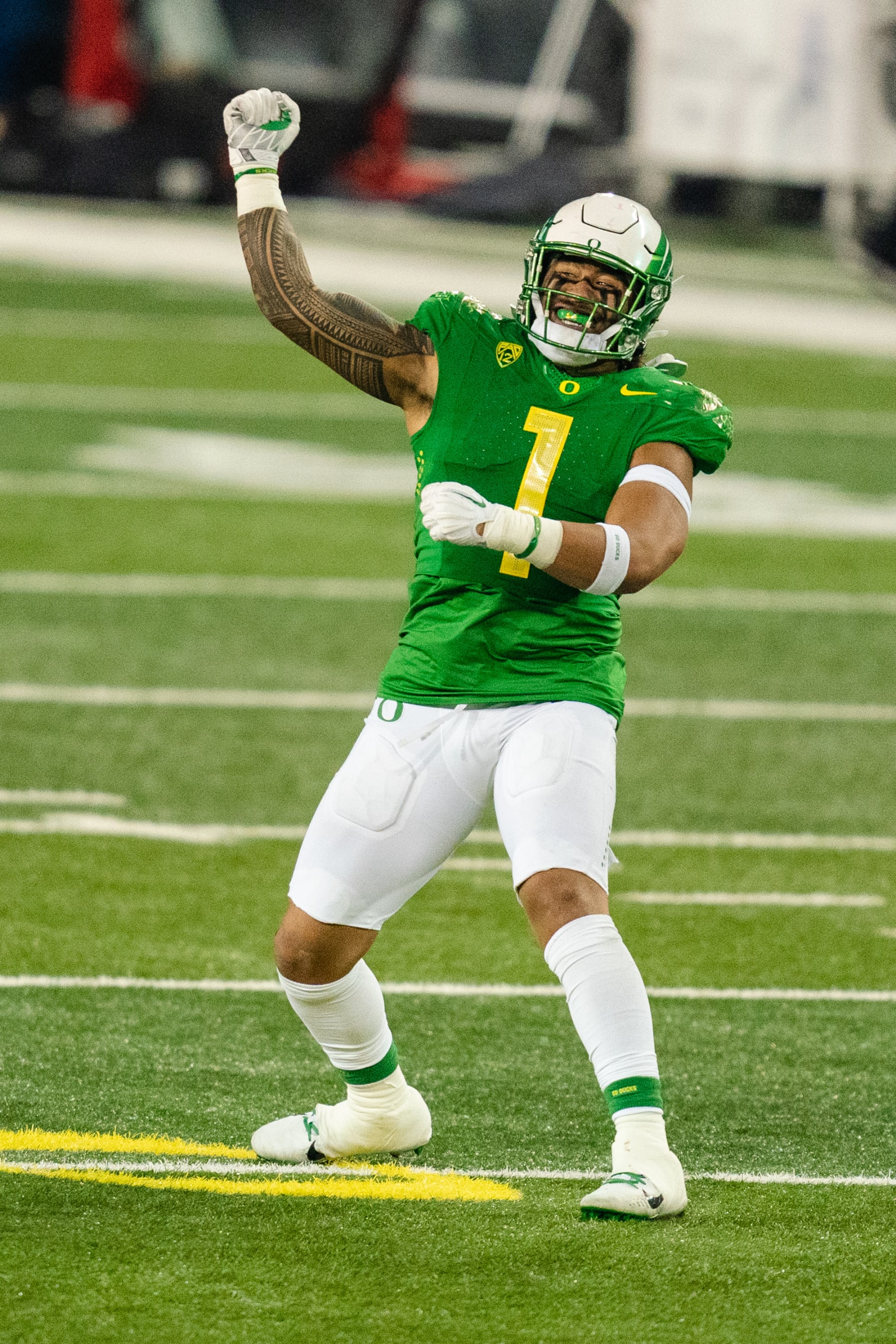 Oregon linebacker Noah Sewell