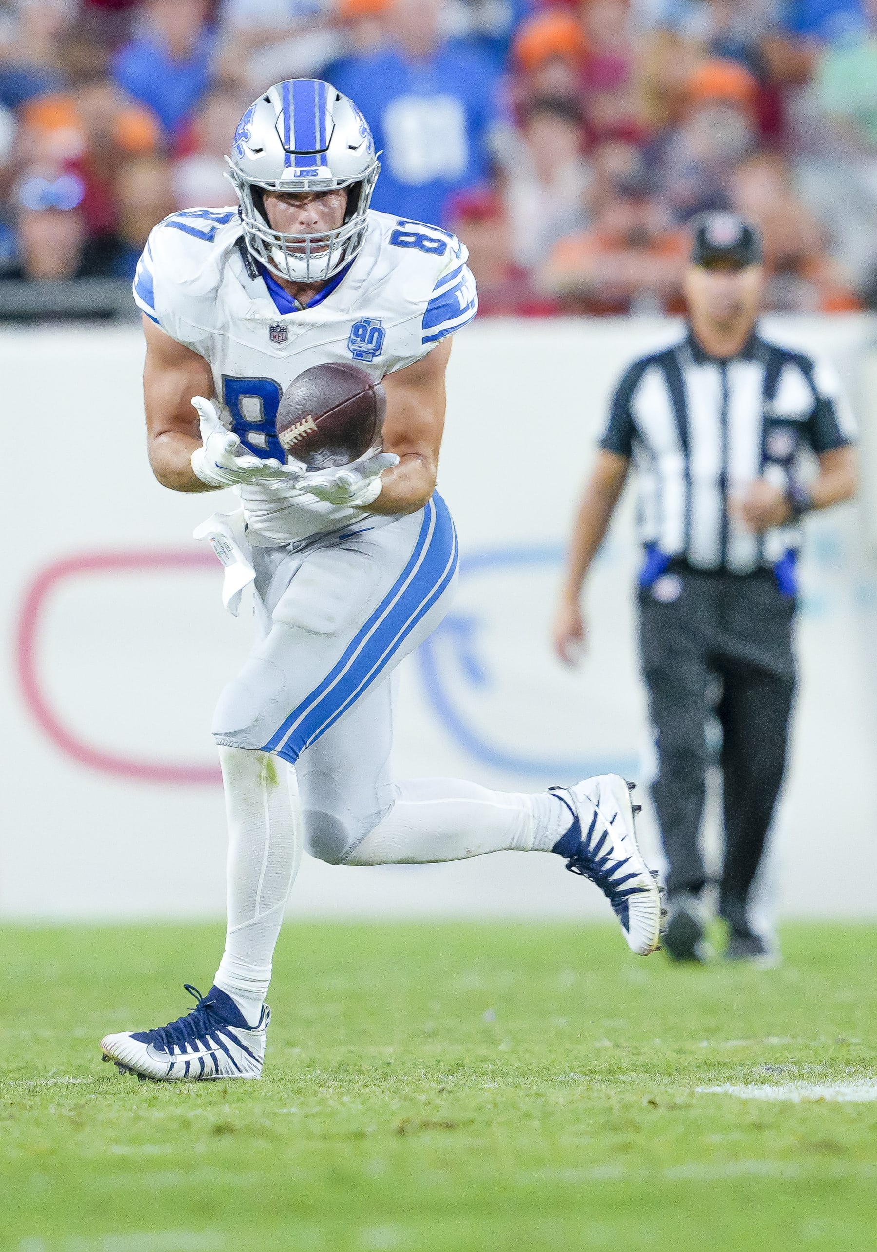 TAMPA, FL - OCTOBER 15: Detroit Lions tight end Sam LaPorta (87) makes a catch for a first down during the NFL Football match between the Tampa Bay Bucs and Detroit Lions on October 15th 2023 at Raymond James Stadium, Tampa FL. (Photo by Andrew Bershaw/Icon Sportswire via Getty Images)