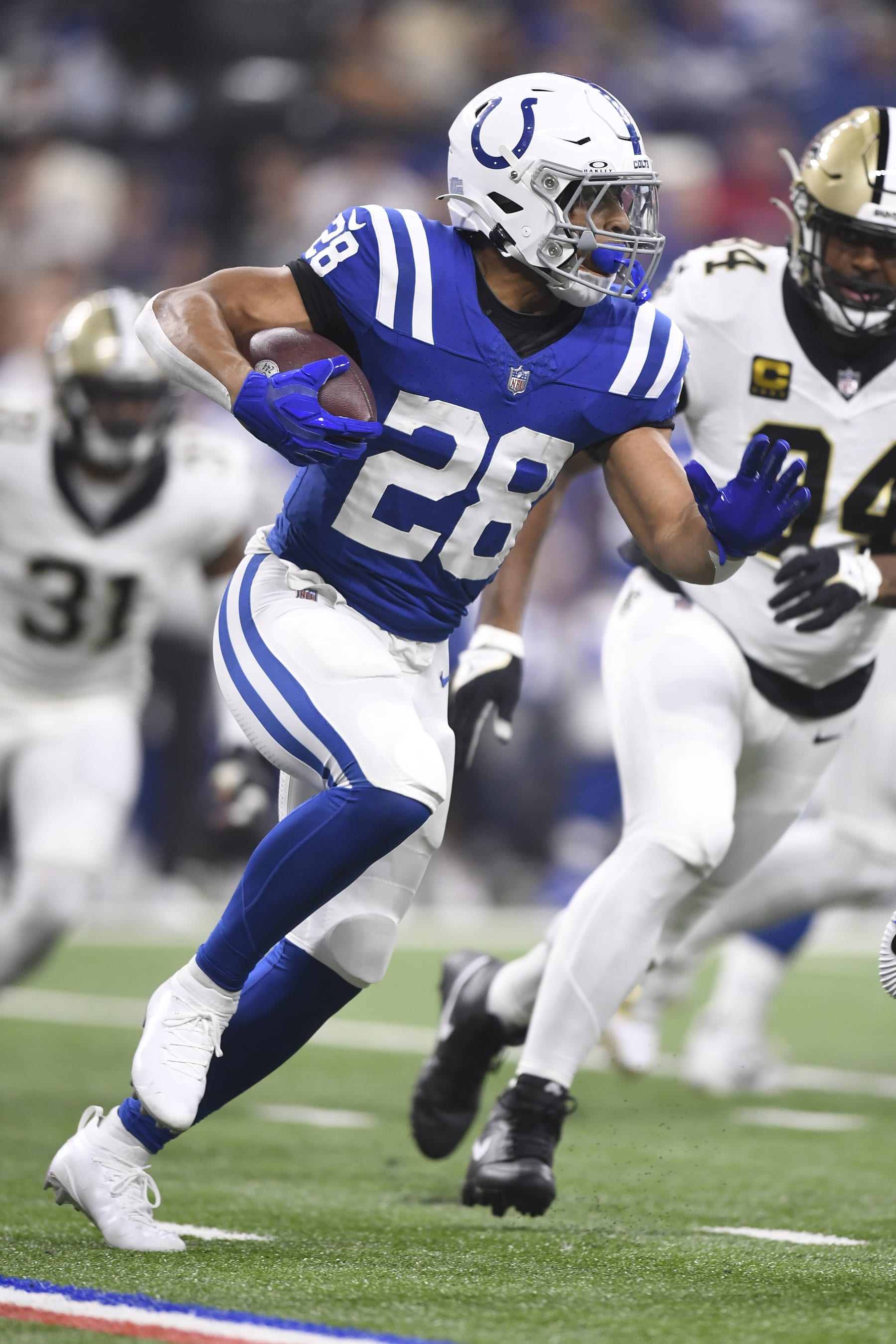 INDIANAPOLIS, IN - OCTOBER 29: Indianapolis Colts Running Back Jonathan Taylor (28) carries during the NFL game between the New Orleans Saints and the Indianapolis Colts on October 29, 2023, at Lucas Oil Stadium in Indianapolis, Indiana. (Photo by Michael Allio/Icon Sportswire via Getty Images)