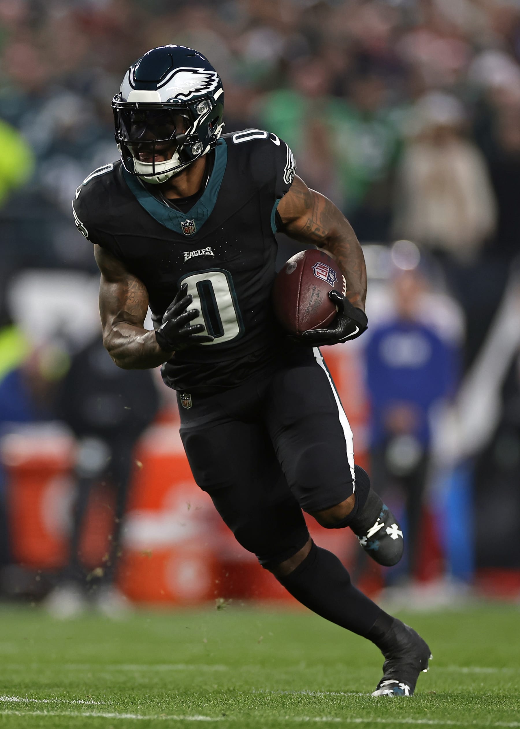 PHILADELPHIA, PENNSYLVANIA - DECEMBER 25: D'Andre Swift #0 of the Philadelphia Eagles runs with the ball against the New York Giants at Lincoln Financial Field on December 25, 2023 in Philadelphia, Pennsylvania. (Photo by Adam Hunger/Getty Images)