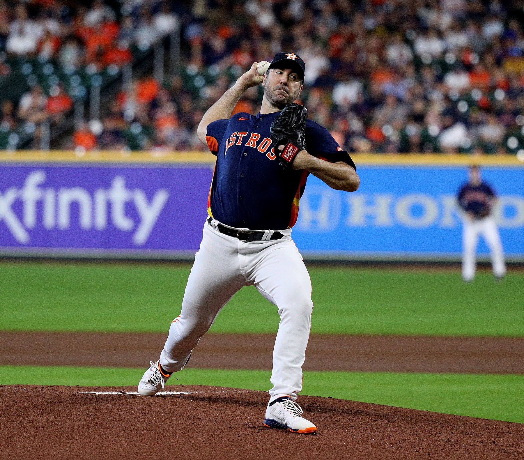HOUSTON, TEXAS - AUGUST 28: Justin Verlander #35 of the Houston Astros pitches against the Baltimore Orioles at Minute Maid Park on August 28, 2022 in Houston, Texas. (Photo by Bob Levey/Getty Images)