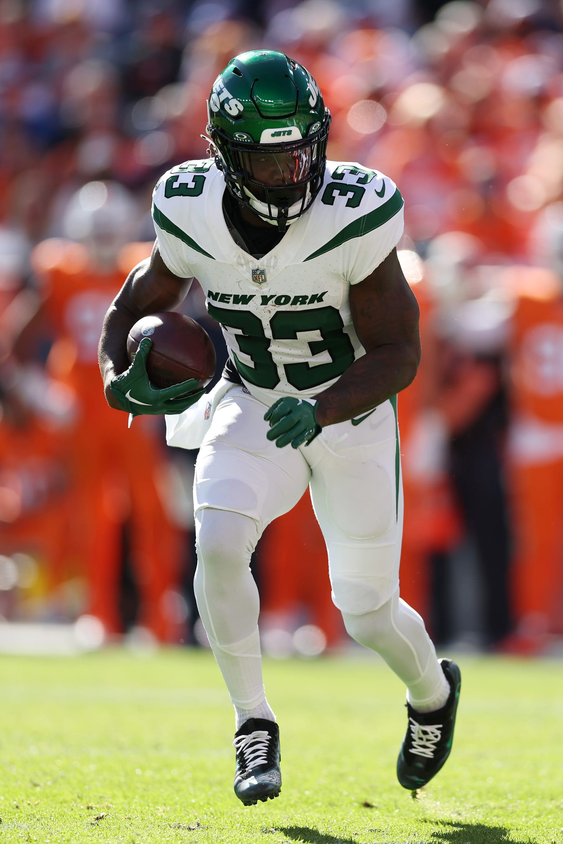 DENVER, COLORADO - OCTOBER 08: Dalvin Cook #33 of the New York Jets runs with the ball in the second quarter against the Denver Broncos at Empower Field At Mile High on October 08, 2023 in Denver, Colorado. (Photo by Matthew Stockman/Getty Images)