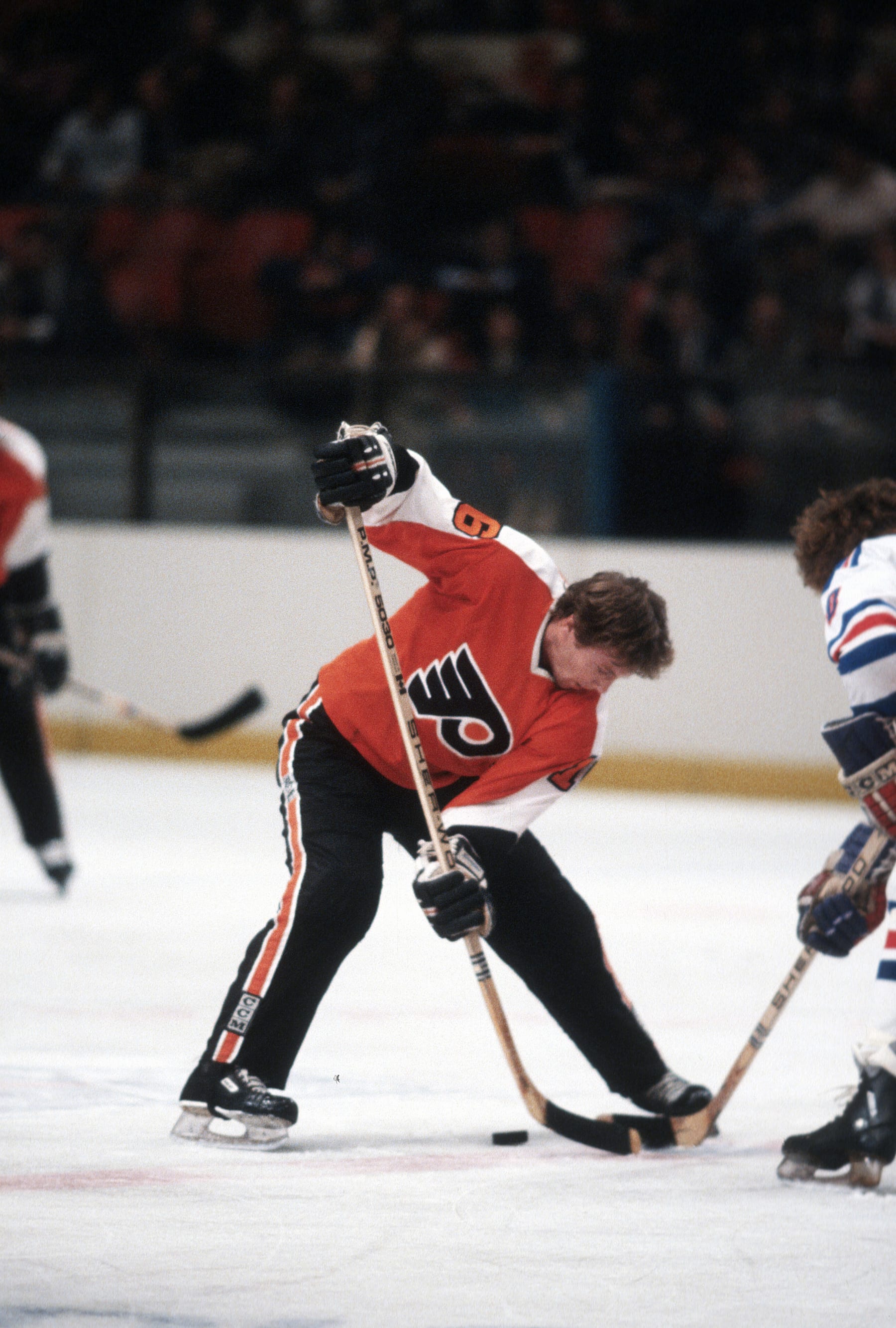 UNIONDALE, NY - CIRCA 1982: Bobby Clarke #16 of the Philadelphia Flyers skates against the New York Islanders during an NHL Hockey game circa 1982 at the Nassau Veterans Memorial Coliseum in Uniondale, New York. Clarke playing career went from 1968-84. (Photo by Focus on Sport/Getty Images)