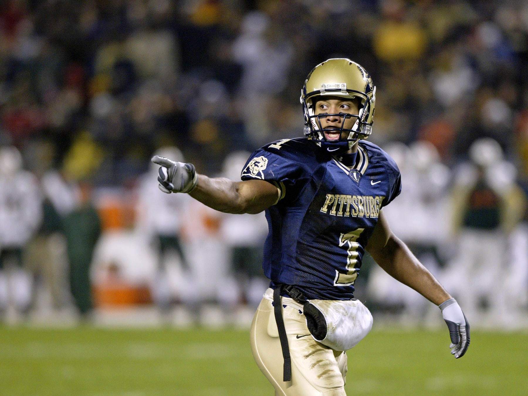 PITTSBURGH, PA - NOVEMBER 29:  Wide receiver Larry Fitzgerald #1 of the University of Pittsburgh Panthers signals before a play during a Big East college football game against the University of Miami Hurricanes at Heinz Field on November 29, 2003 in Pittsburgh, Pennsylvania.  The Miami Hurricanes defeated the Pitt Panthers 28-14. (Photo by George Gojkovich/Getty Images)