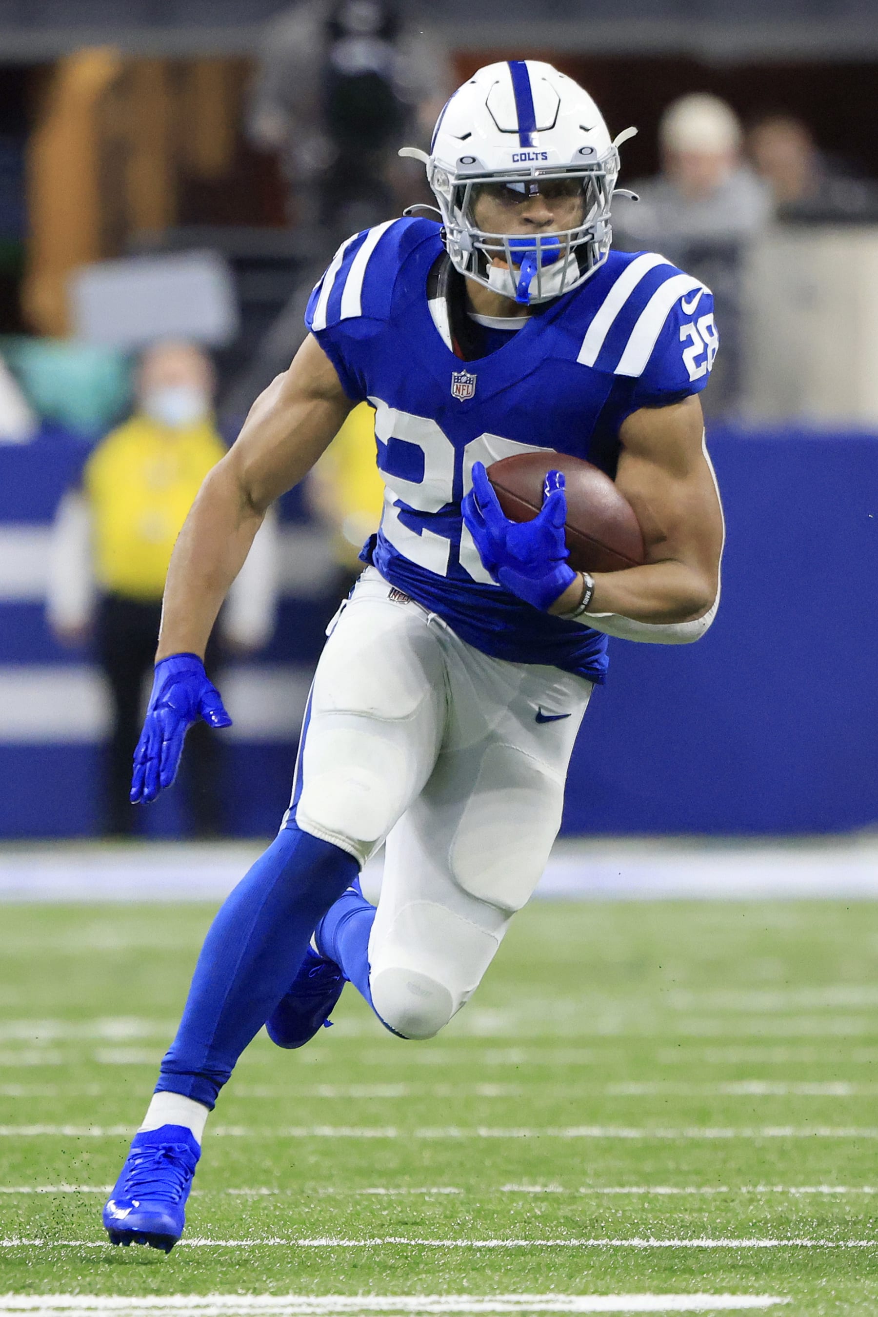 INDIANAPOLIS, INDIANA - JANUARY 02: Jonathan Taylor #28 of the Indianapolis Colts runs the ball in the game against the Las Vegas Raiders at Lucas Oil Stadium on January 02, 2022 in Indianapolis, Indiana. (Photo by Justin Casterline/Getty Images) INDIANAPOLIS, INDIANA - JANUARY 02: Jonathan Taylor #28 of the Indianapolis Colts runs the ball in the game against the Las Vegas Raiders at Lucas Oil Stadium on January 02, 2022 in Indianapolis, Indiana. (Photo by Justin Casterline/Getty Images)