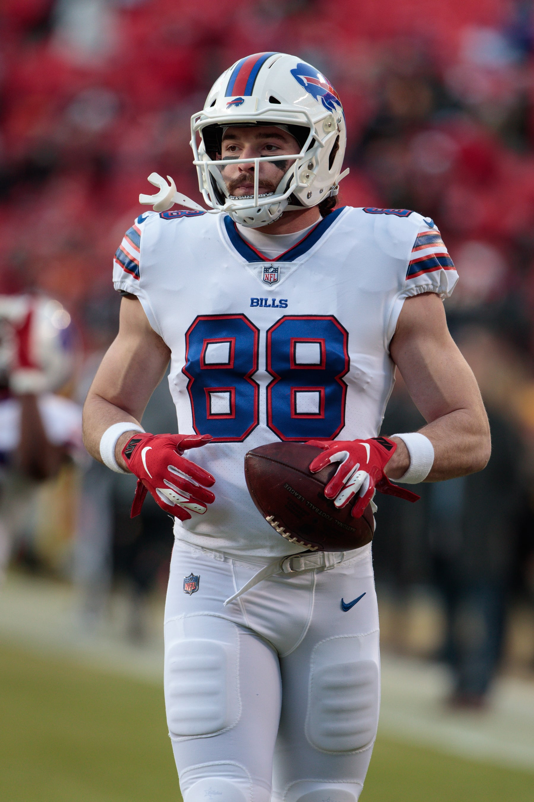 KANSAS CITY, MO - JANUARY 23: Buffalo Bills tight end Dawson Knox (88) on the field prior to the AFC Divisional Round playoff game against the Kansas City Chiefs on January 23rd, 2022 at Arrowhead Stadium in Kansas City, Missouri. (Photo by William Purnell/Icon Sportswire via Getty Images)
