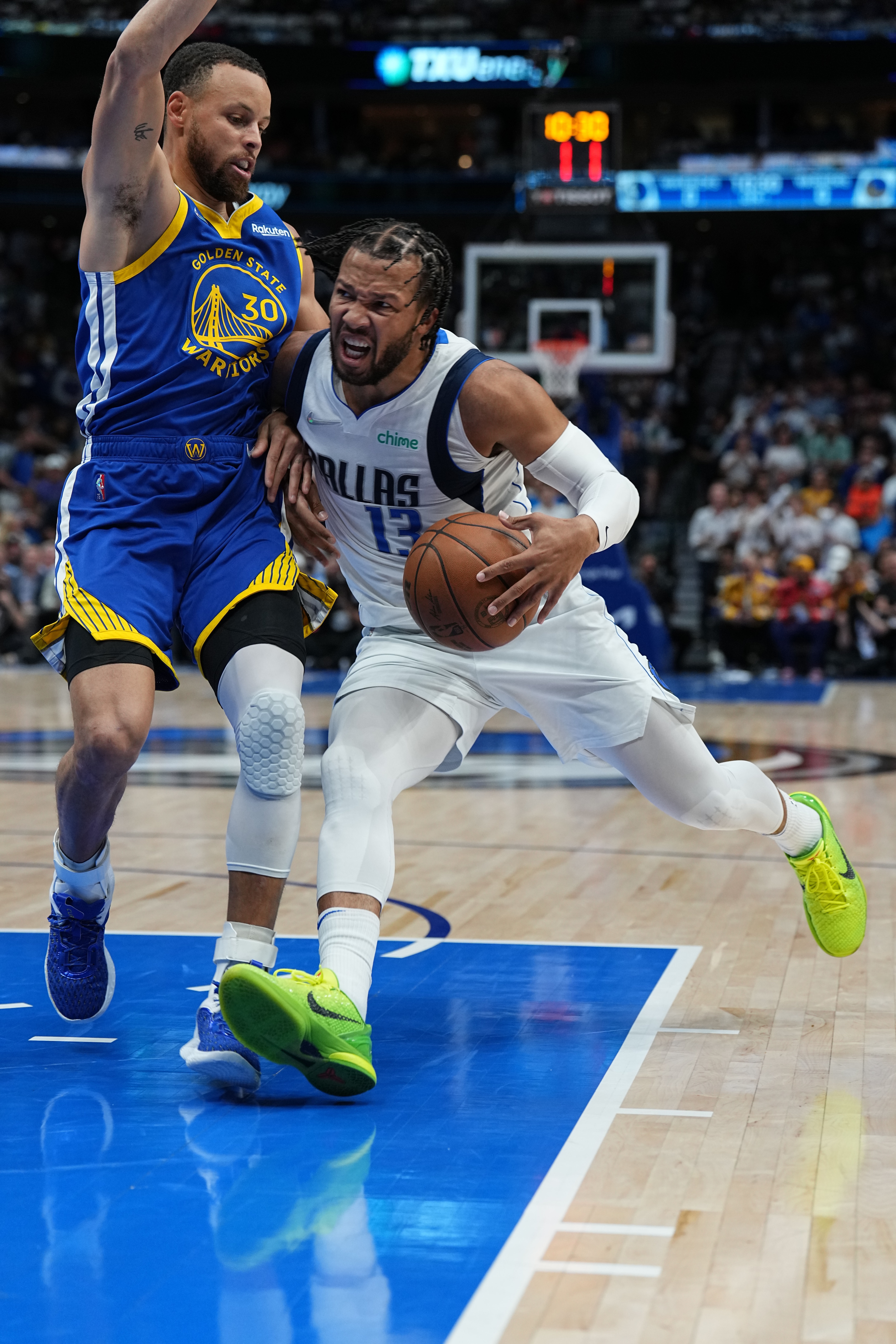 DALLAS, TX - MAY 24: Jalen Brunson #13 of the Dallas Mavericks drives to the basket during Game 4 of the 2022 NBA Playoffs Western Conference Finals against the Golden State Warriors on May 24, 2022 at the American Airlines Center in Dallas, Texas. NOTE TO USER: User expressly acknowledges and agrees that, by downloading and or using this photograph, User is consenting to the terms and conditions of the Getty Images License Agreement. Mandatory Copyright Notice: Copyright 2022 NBAE (Photo by Glenn James/NBAE via Getty Images)