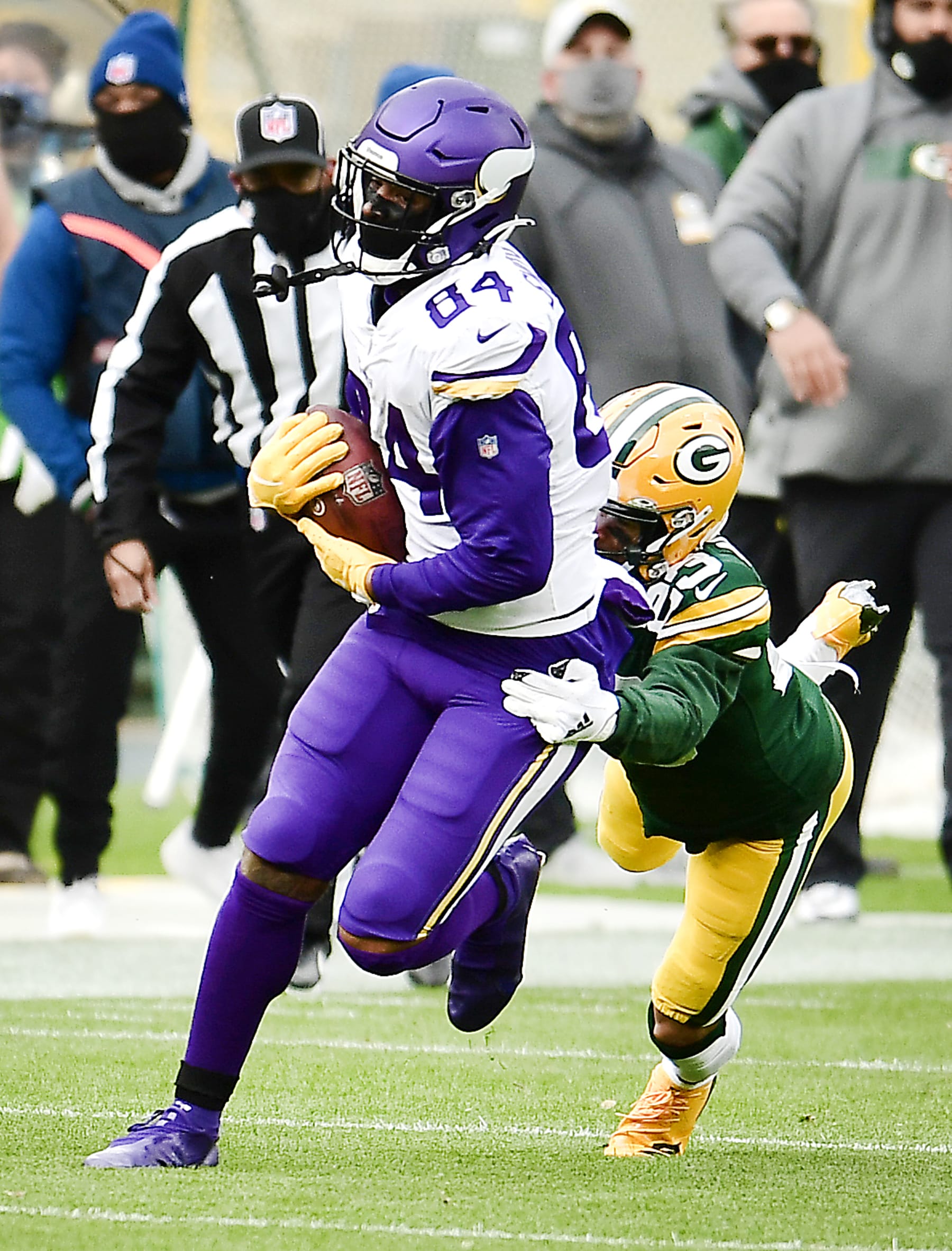 GREEN BAY, WISCONSIN - NOVEMBER 01: Irv Smith Jr. #84 of the Minnesota Vikings runs the ball as Jaire Alexander #23 of the Green Bay Packers defends during the second quarter of the game at Lambeau Field on November 01, 2020 in Green Bay, Wisconsin. (Photo by Stacy Revere/Getty Images)