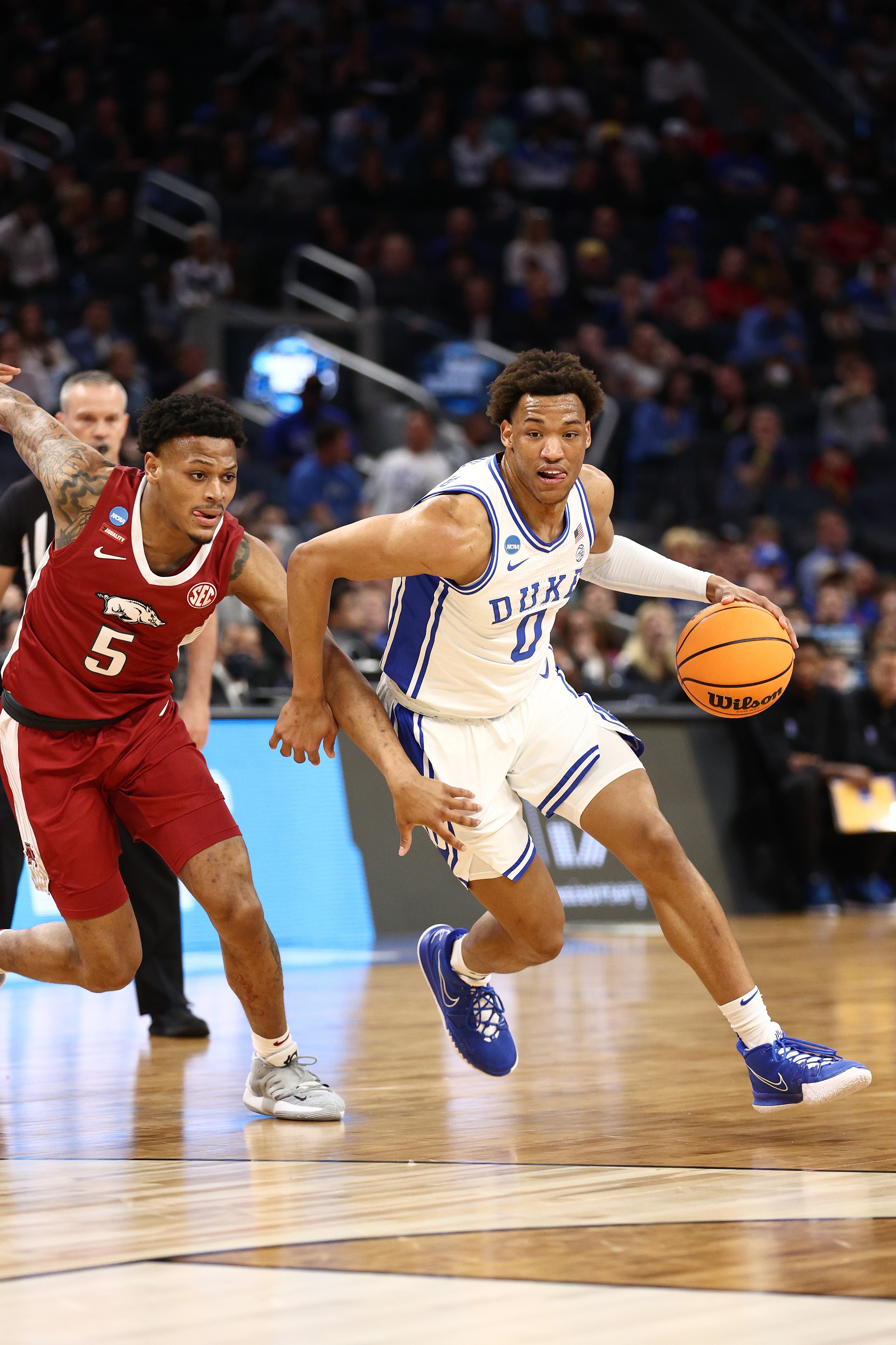 SAN FRANCISCO, CALIFORNIA - MARCH 26: Wendell Moore Jr. #0 of the Duke Blue Devils drives the ball passed Au'Diese Toney #5 of the Arkansas Razorbacks during the first half in the NCAA Men's Basketball Tournament Elite 8 Round at Chase Center on March 26, 2022 in San Francisco, California. (Photo by Ezra Shaw/Getty Images)