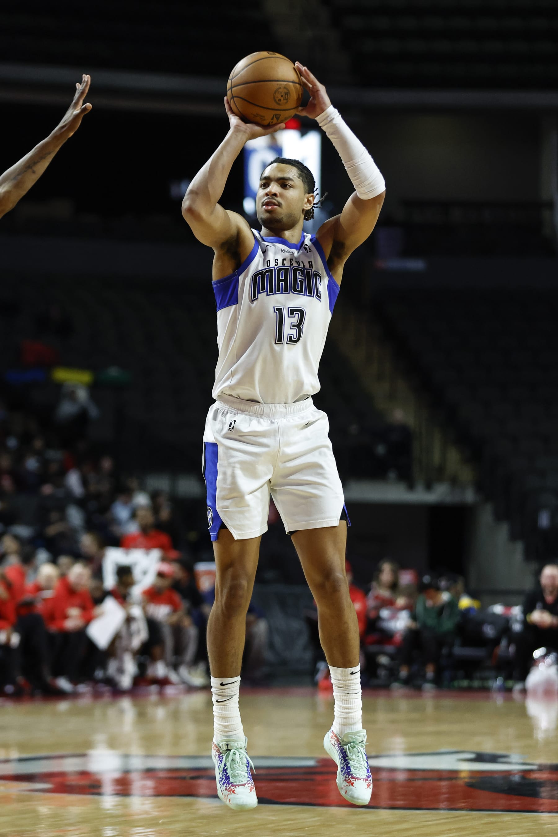 HOFFMAN ESTATES, IL - FEBRUARY 8: Jett Howard #13 of the Osceola Magic shoots during the game against the Windy City Bulls on February 8, 2024 at NOW Arena in Hoffman Estates, Illinois. NOTE TO USER: User expressly acknowledges and agrees that, by downloading and or using this photograph, User is consenting to the terms and conditions of the Getty Images License Agreement. Mandatory Copyright Notice: Copyright 2024 NBAE (Photo by Kamil Krzaczynski/NBAE via Getty Images)