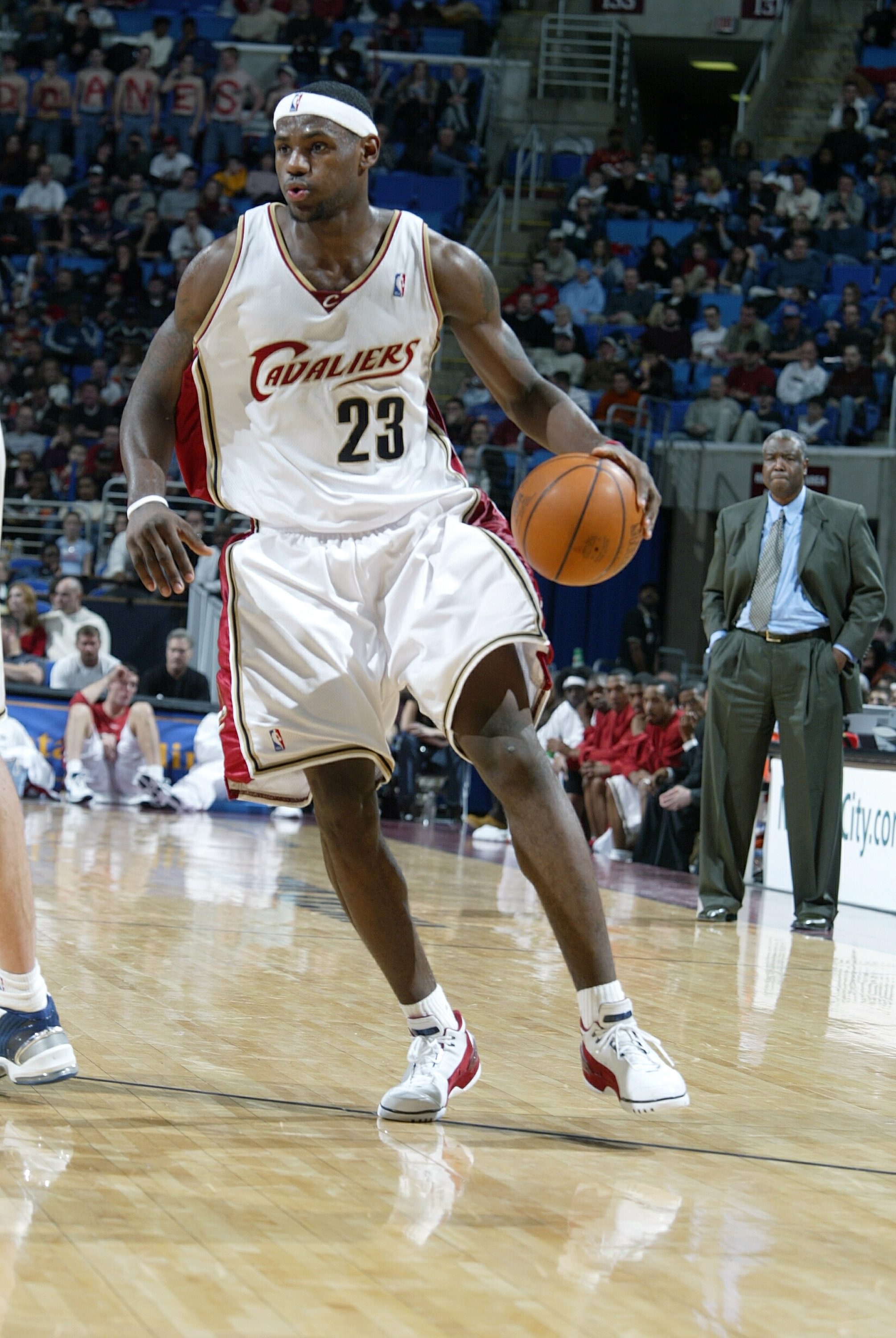 CLEVELAND - DECEMBER 23:  LeBron James #23 of the Cleveland Cavaliers looks for an open teammate against the New Orleans Hornets December 23, 2003 at Gund Arena in Cleveland, Ohio.  NOTE TO USER: User expressly acknowledges and agrees that, by downloading and or using this photograph, User is consenting to the terms and conditions of the Getty Images License Agreement.  (Photo by David Liam Kyle/NBAE via Getty Images)